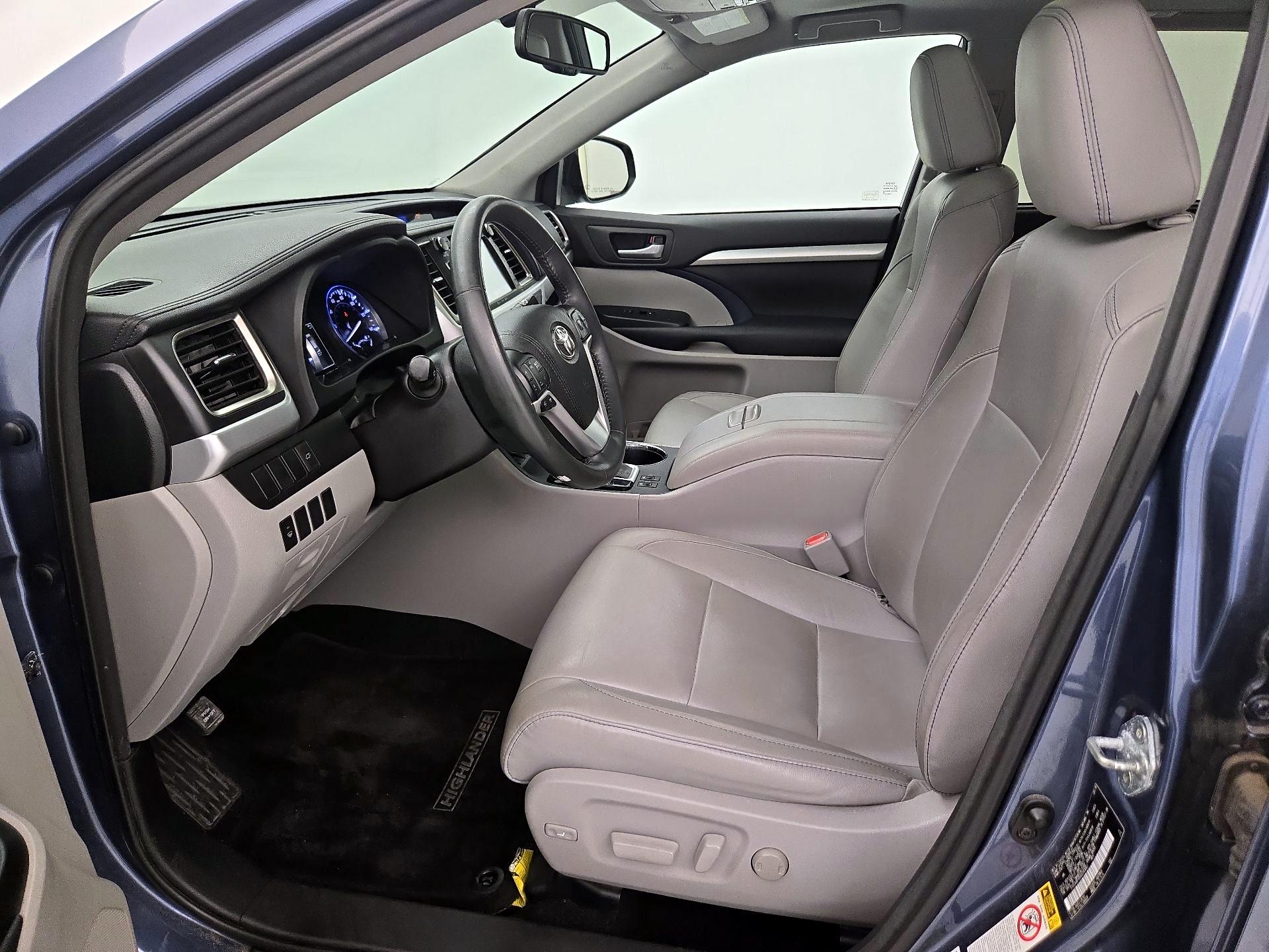 Thumbnail: 2016 Toyota Highlander - 11