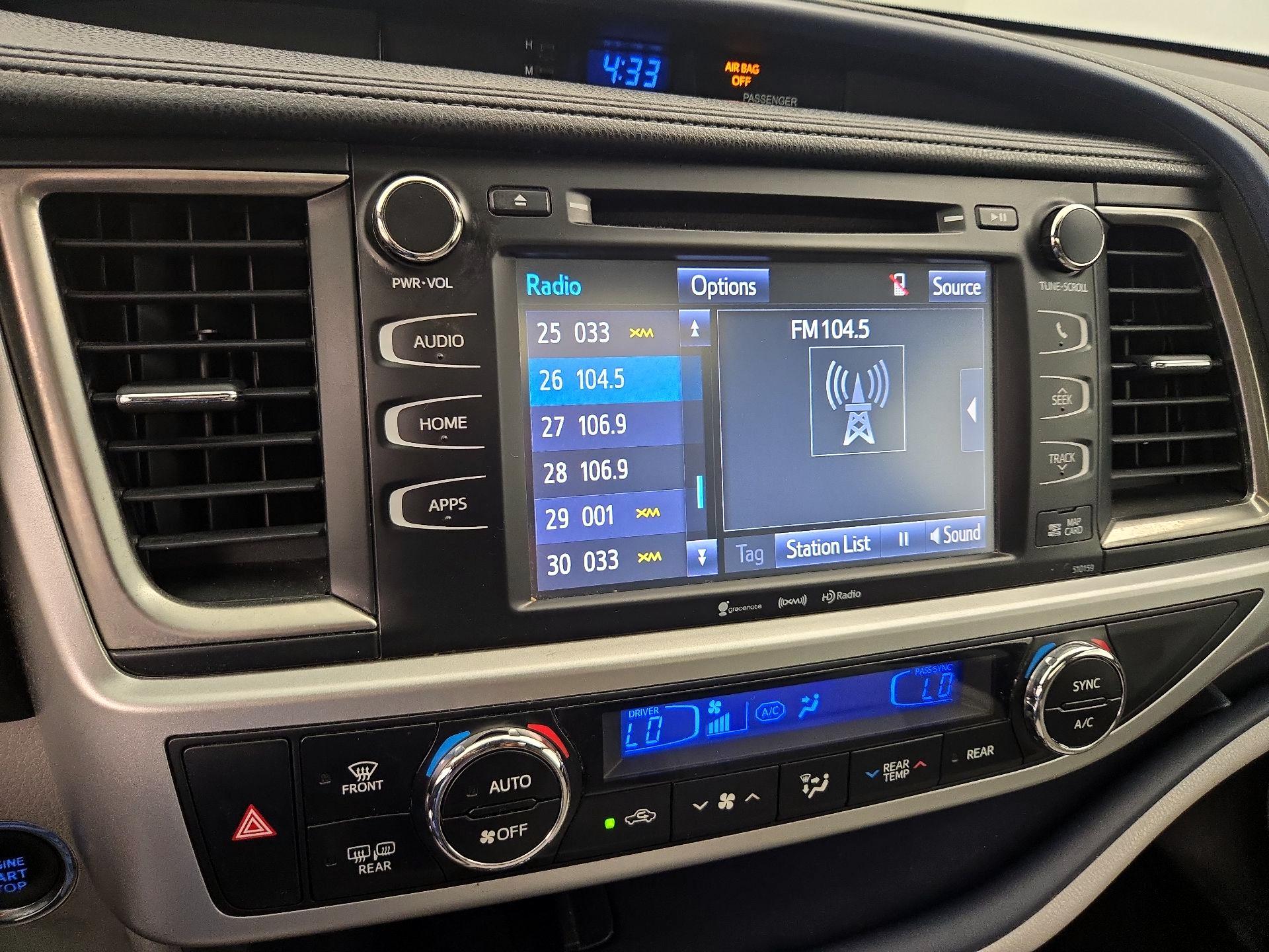 Thumbnail: 2016 Toyota Highlander - 16