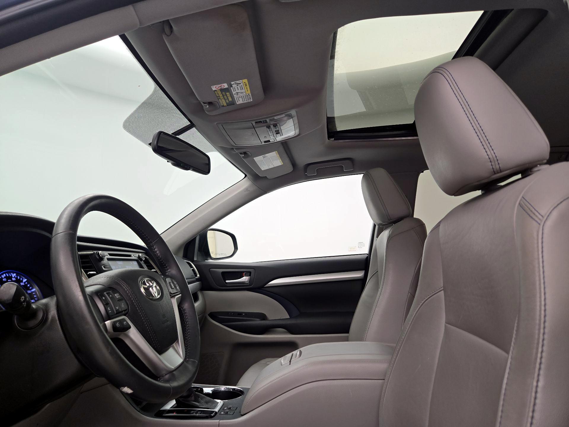 Thumbnail: 2016 Toyota Highlander - 20