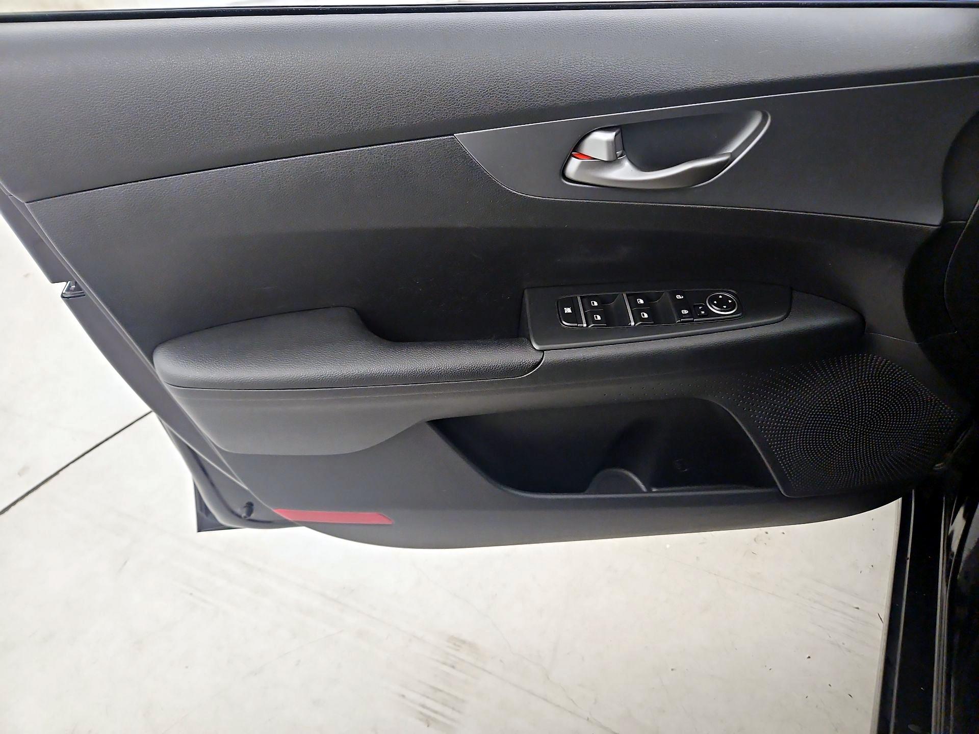 Thumbnail: 2021 Kia Forte - 12