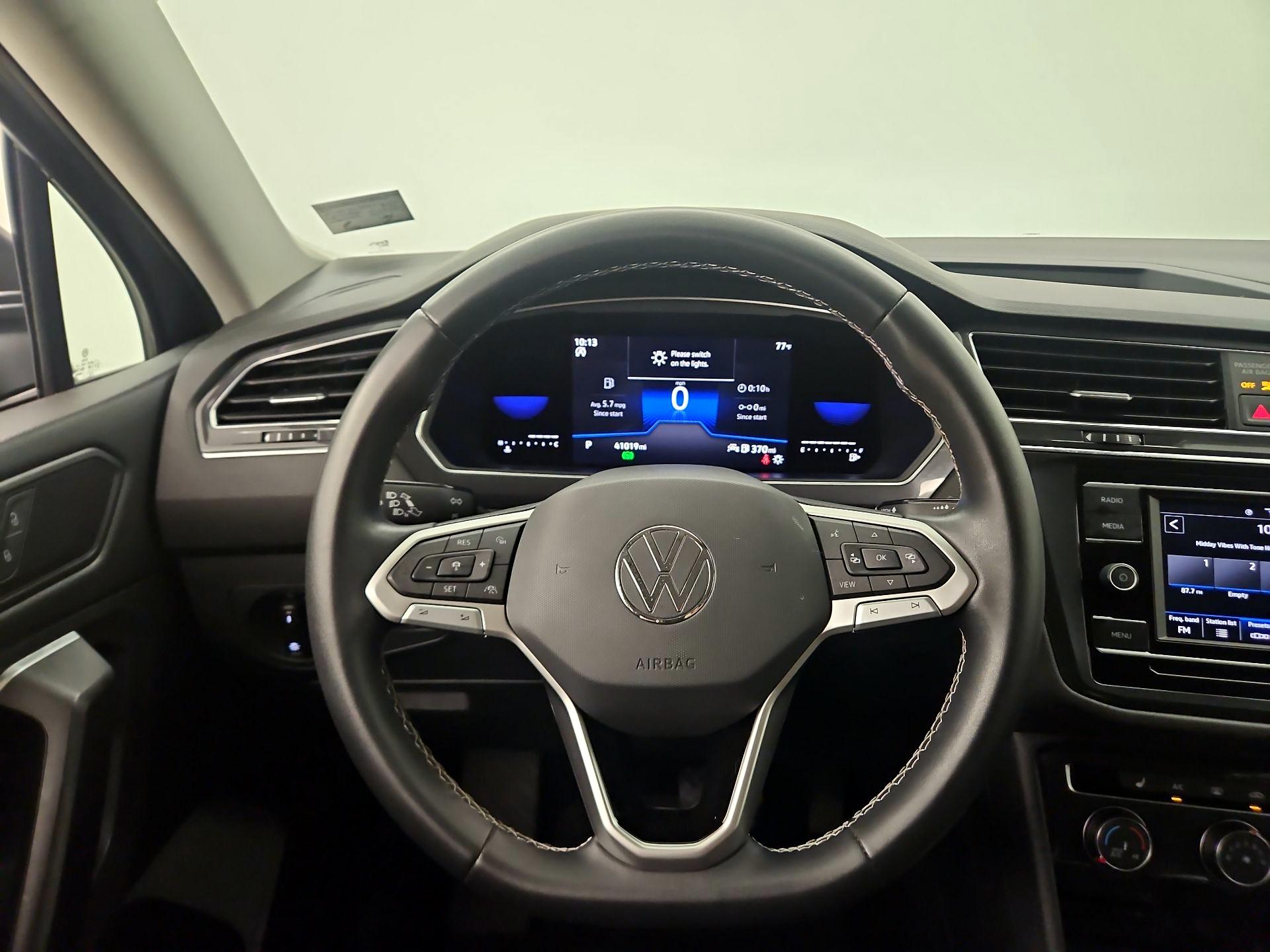 Thumbnail: 2023 Volkswagen Tiguan - 10
