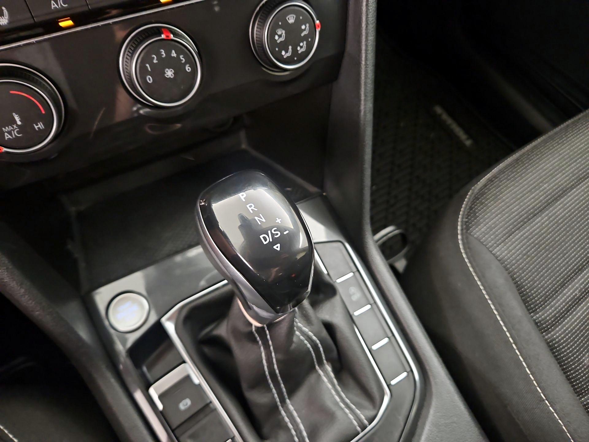 Thumbnail: 2023 Volkswagen Tiguan - 17