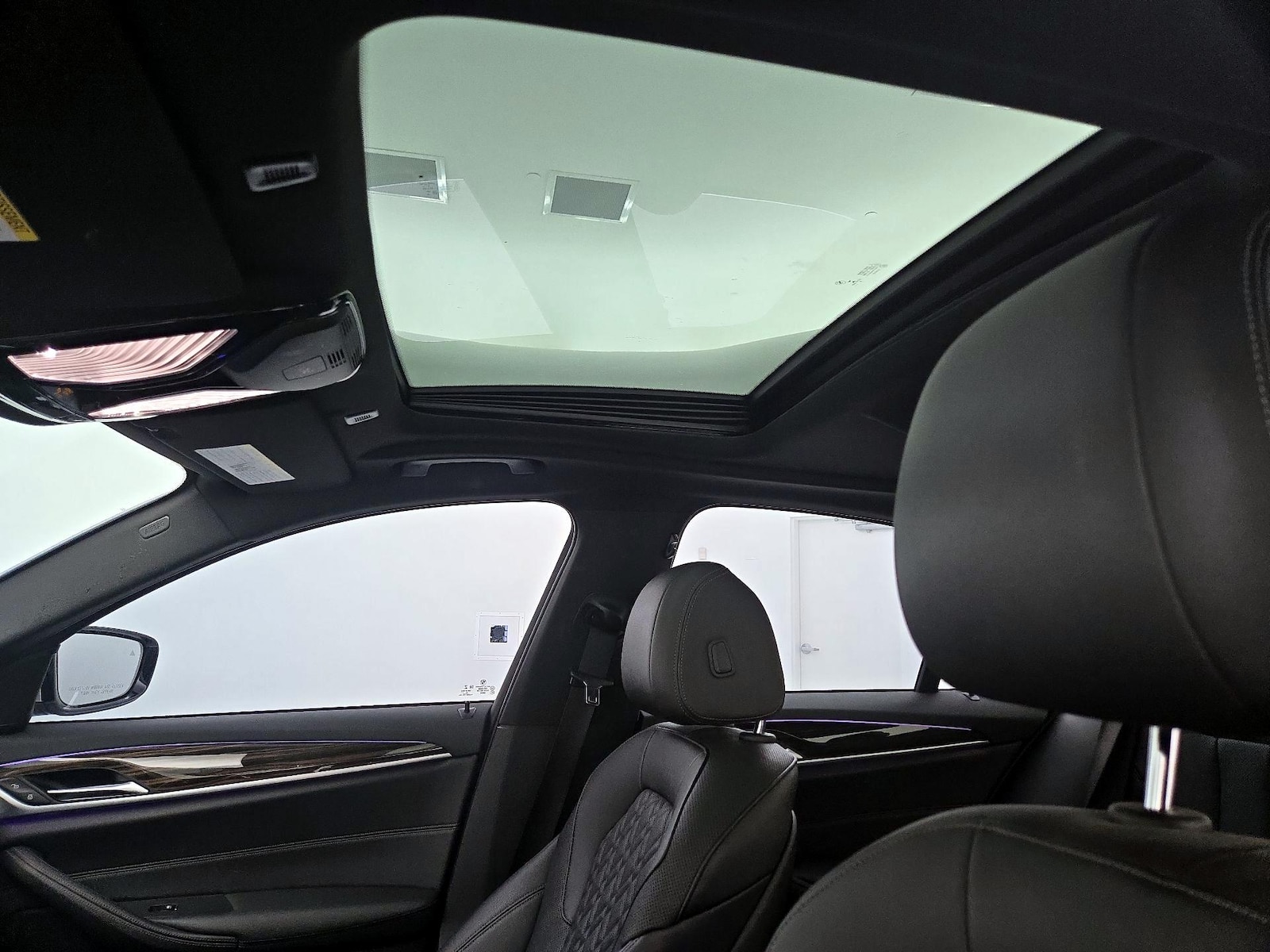 Sunroof(s) & Overhead Airbags