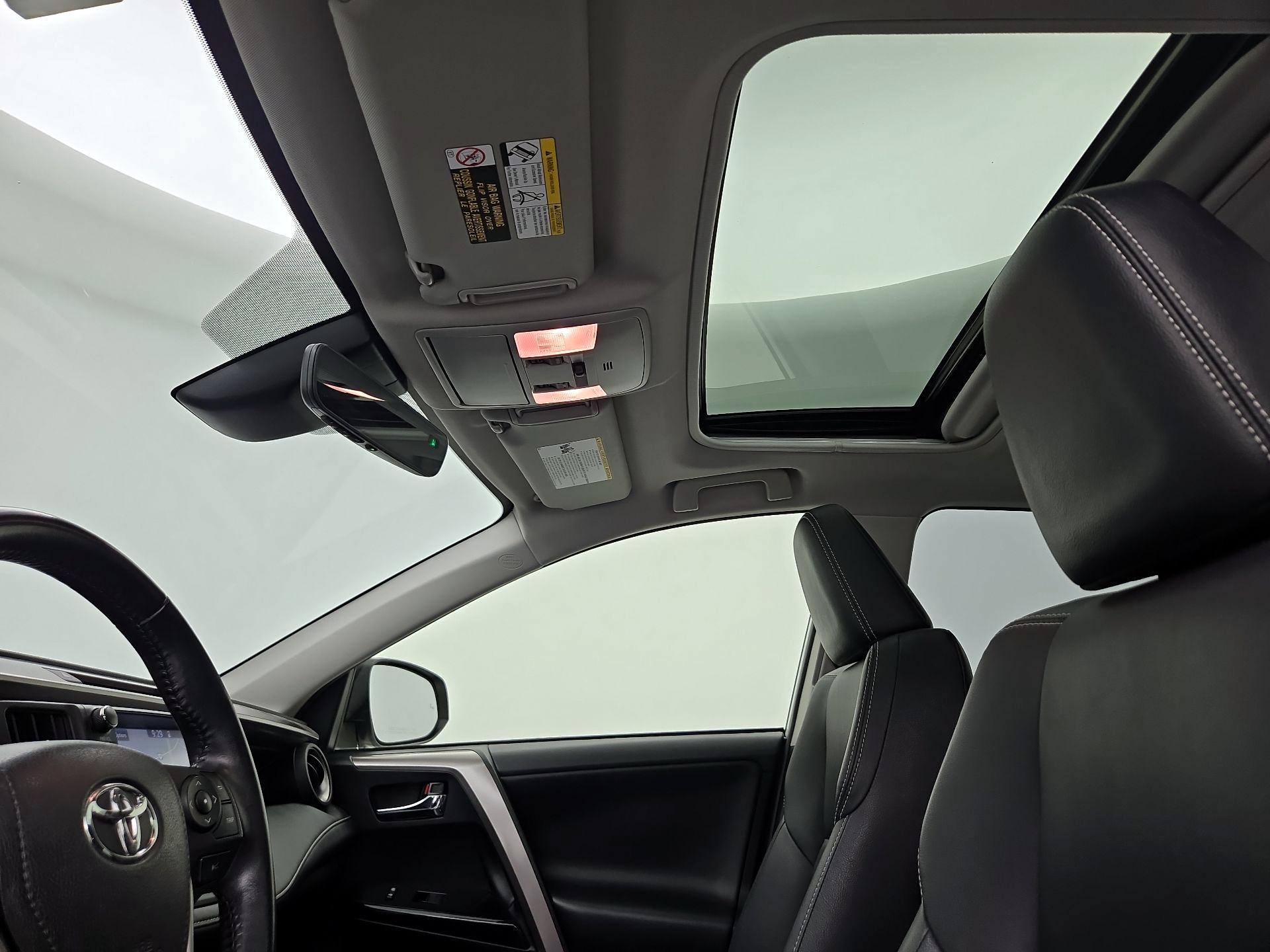 Thumbnail: 2018 Toyota RAV4 - 20