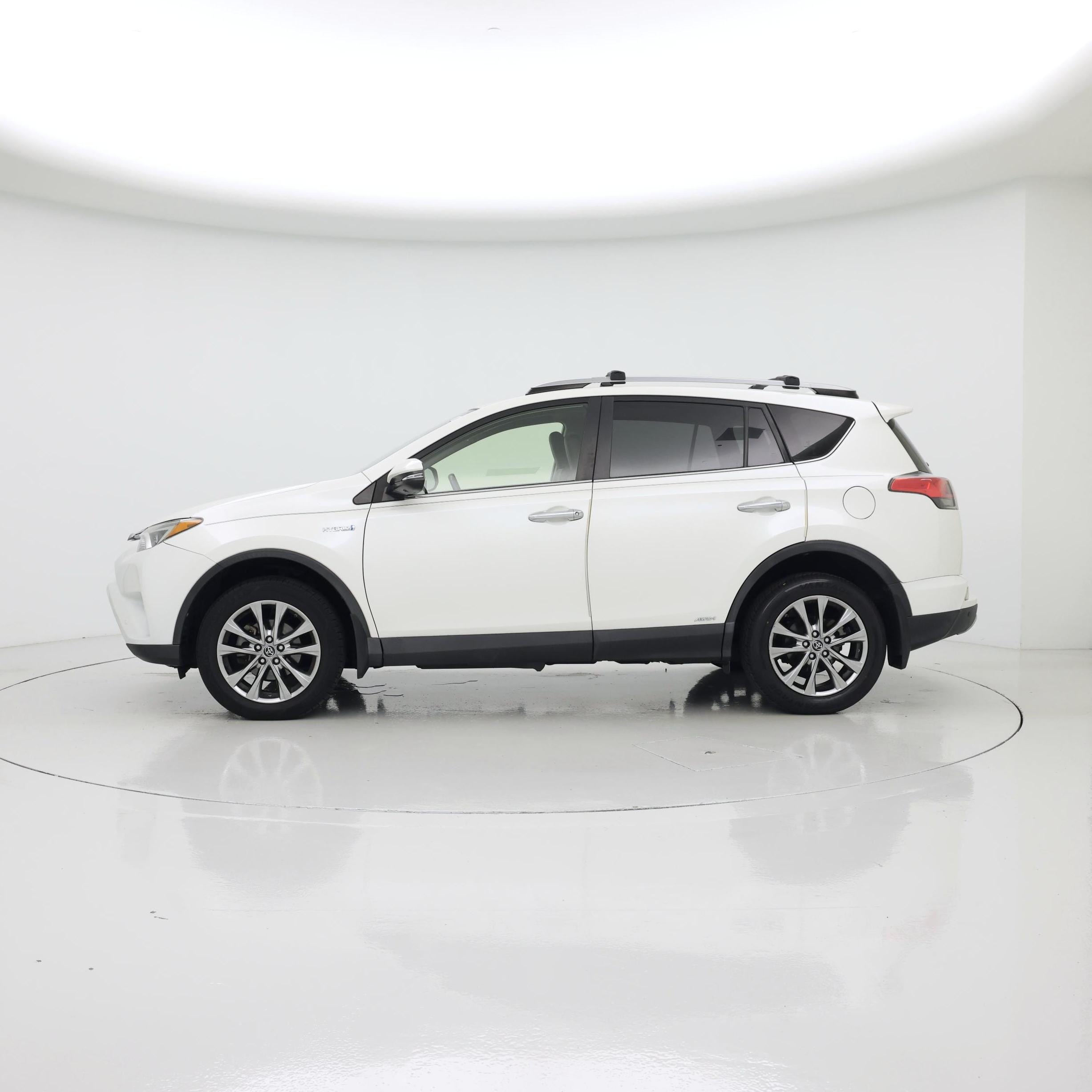 Thumbnail: 2018 Toyota RAV4 - 3