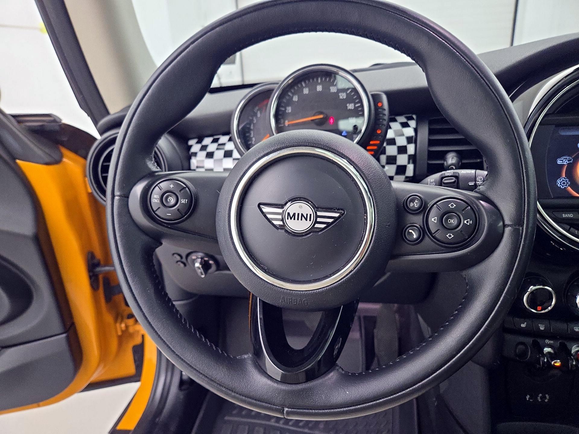 Thumbnail: 2017 MINI Cooper Hardtop - 10