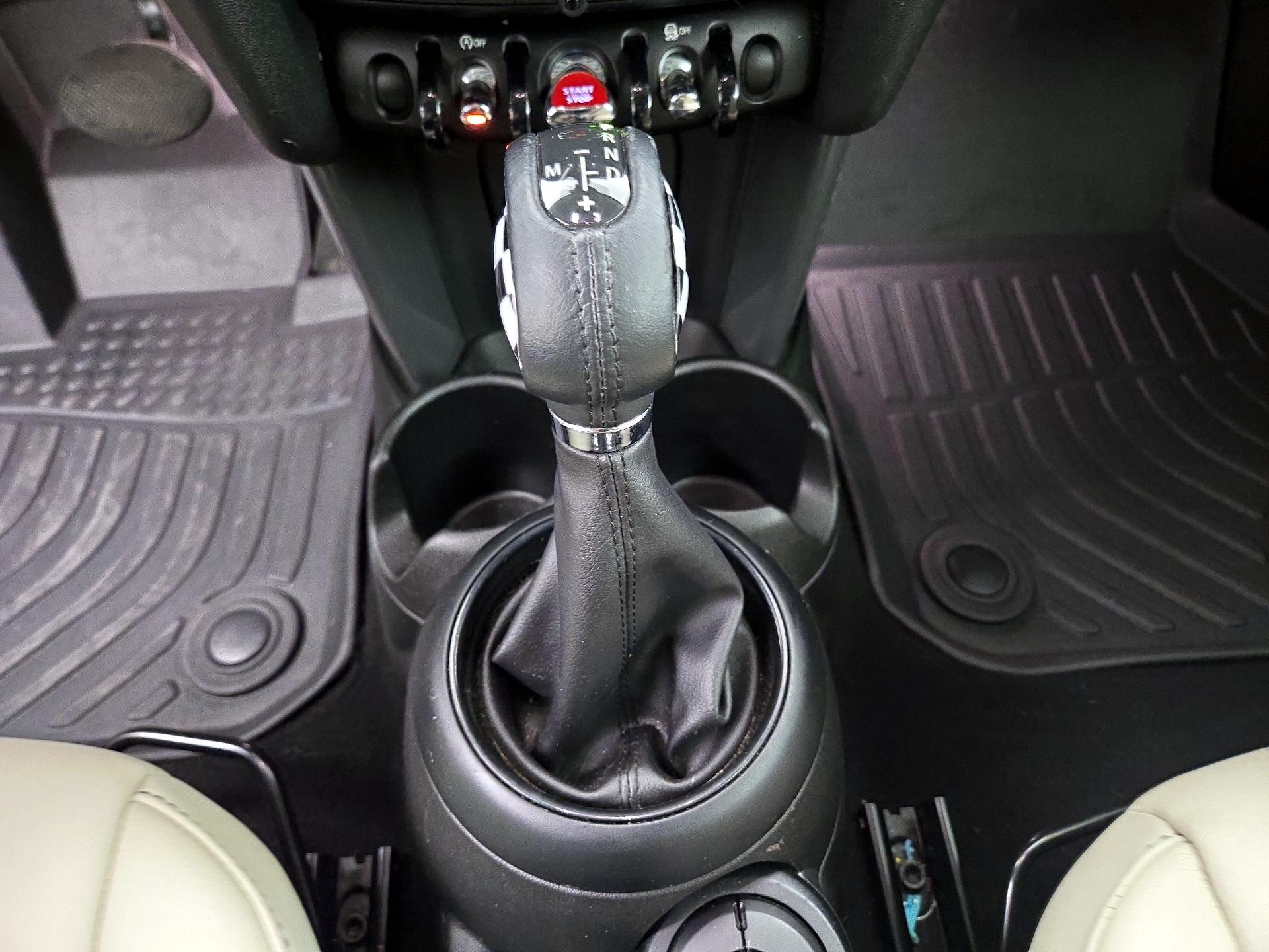 Thumbnail: 2017 MINI Cooper Hardtop - 16