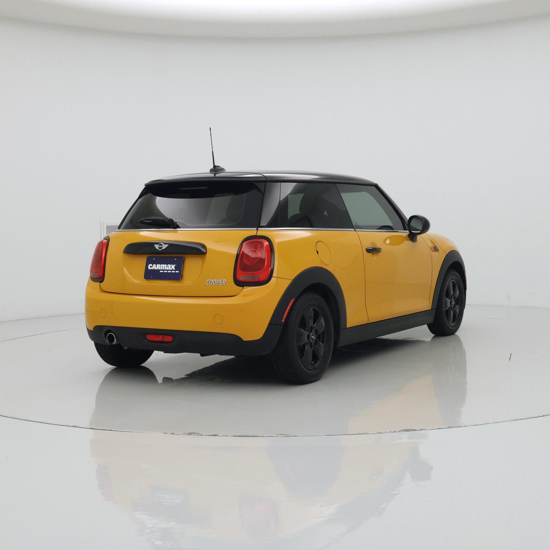 Thumbnail: 2017 MINI Cooper Hardtop - 8