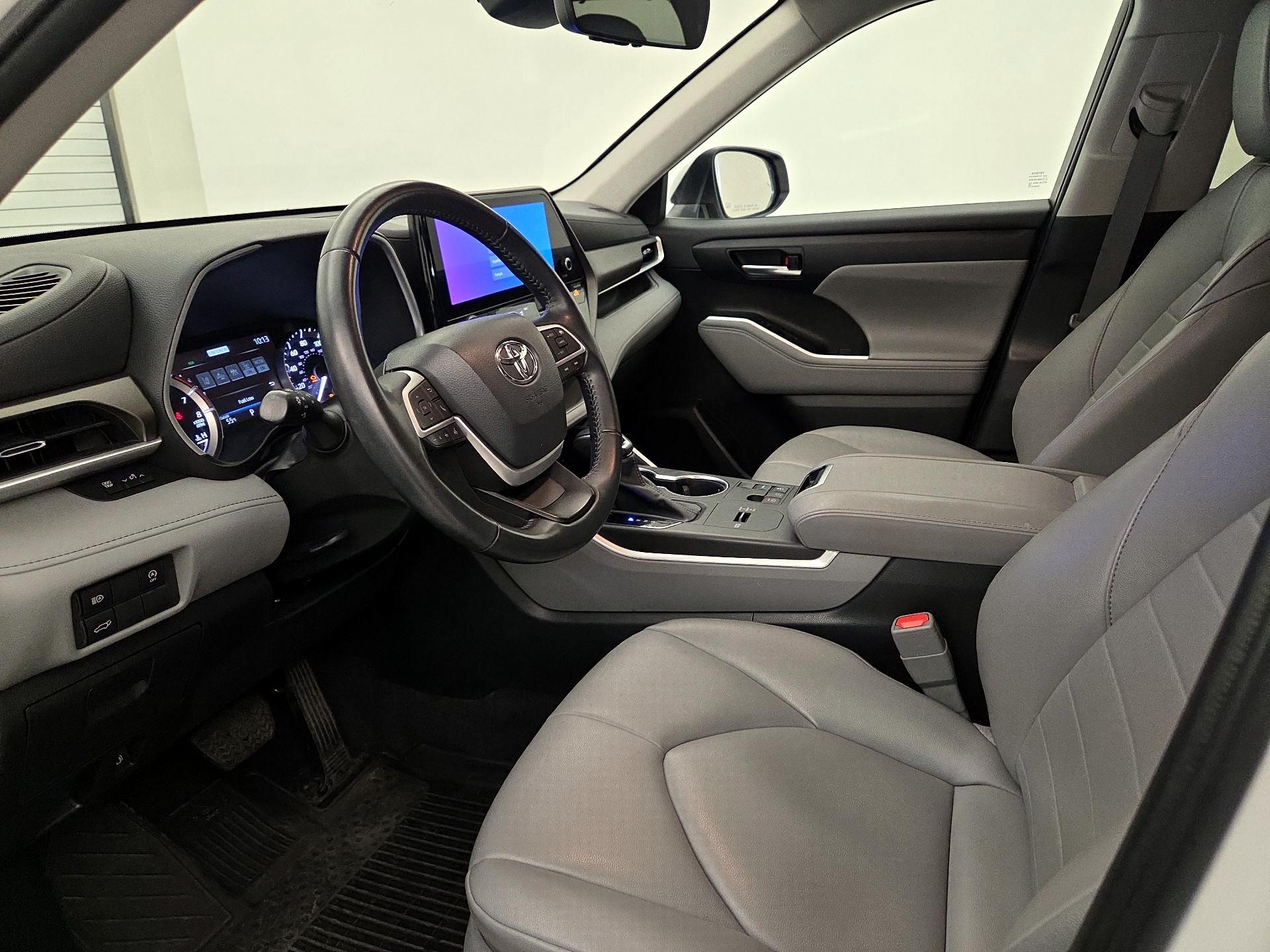 Thumbnail: 2023 Toyota Highlander - 11