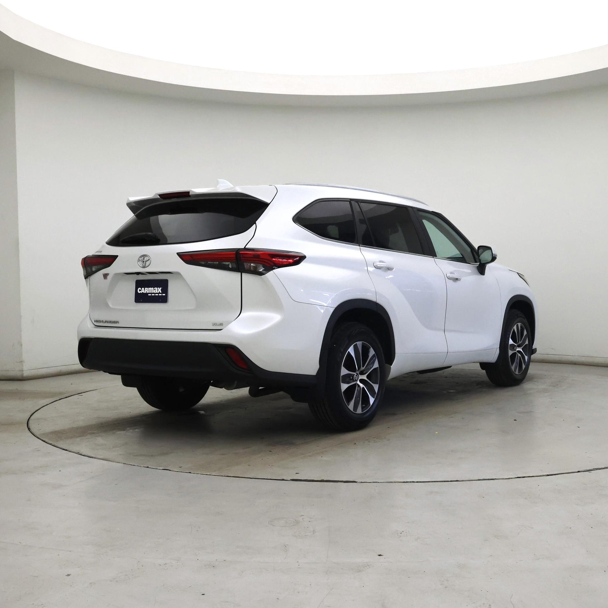 Thumbnail: 2023 Toyota Highlander - 8