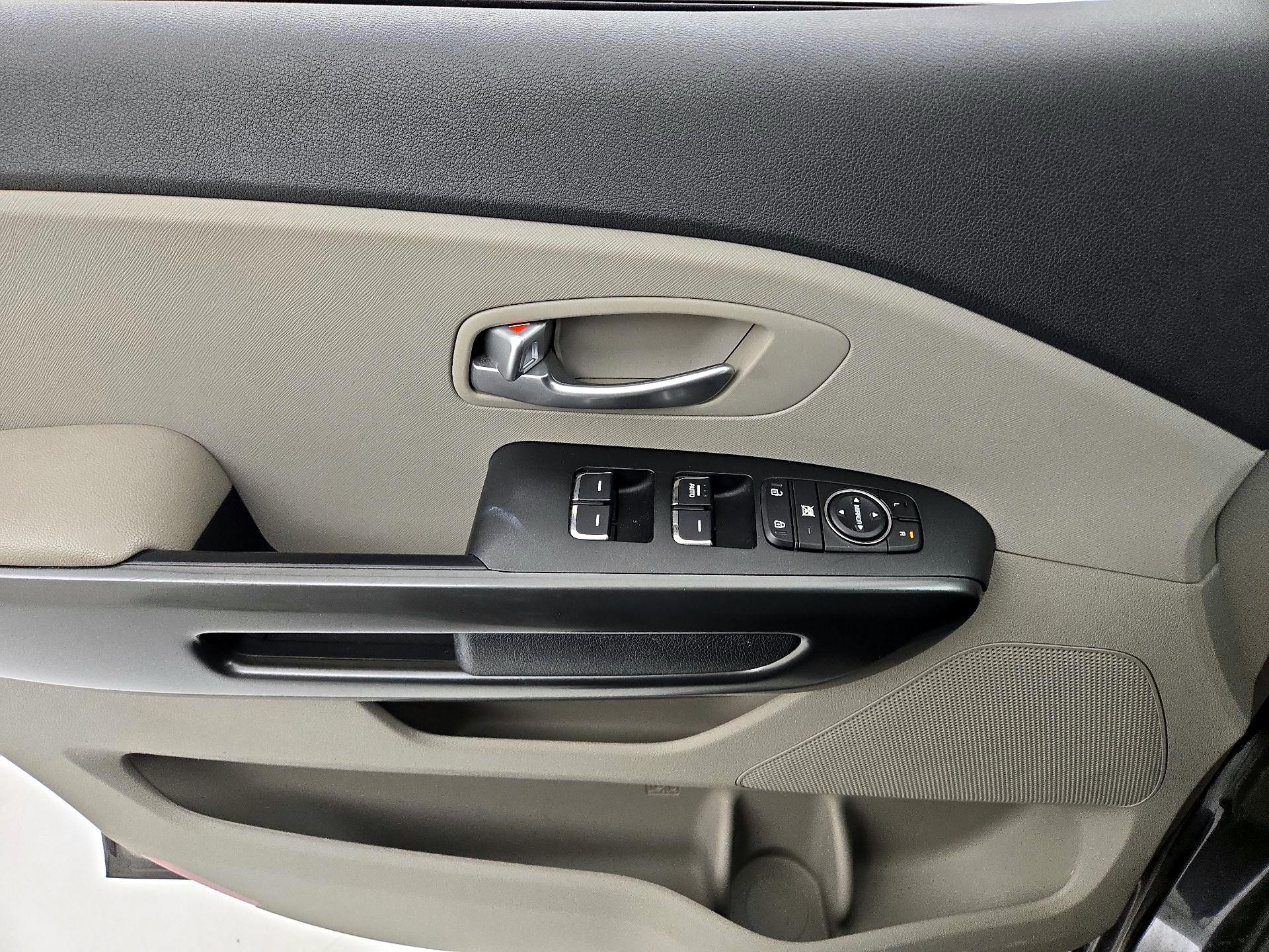 Thumbnail: 2020 Kia Sedona - 12