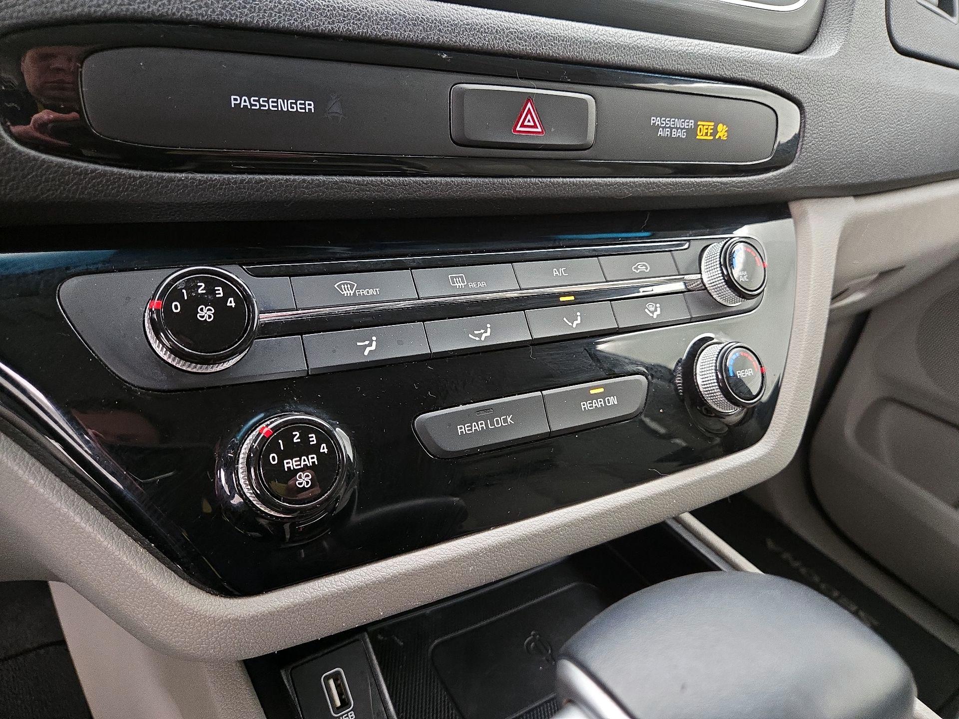 Thumbnail: 2020 Kia Sedona - 16