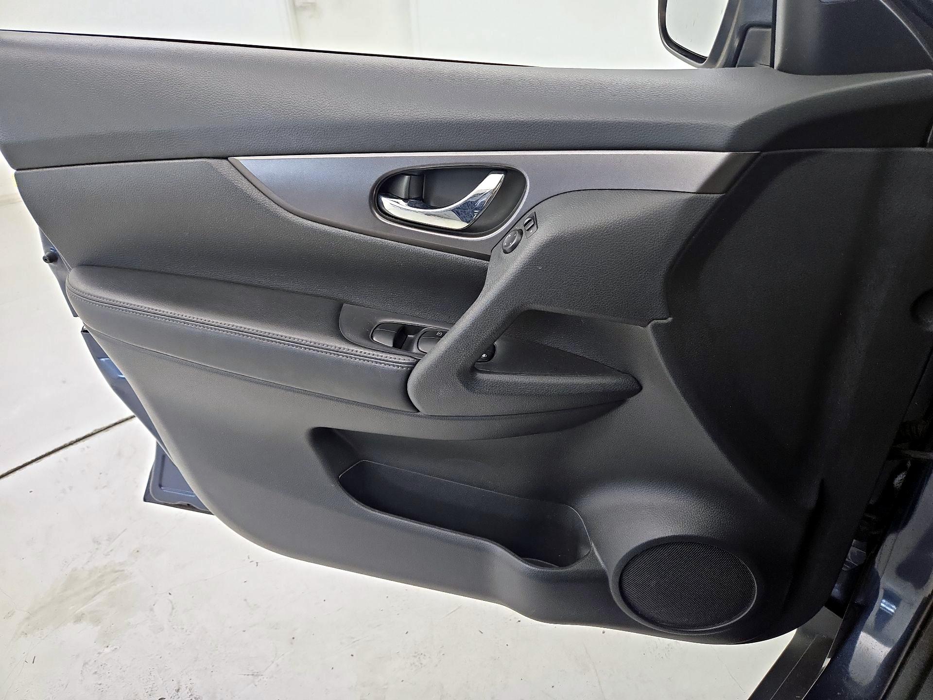 Thumbnail: 2014 Nissan Rogue - 12