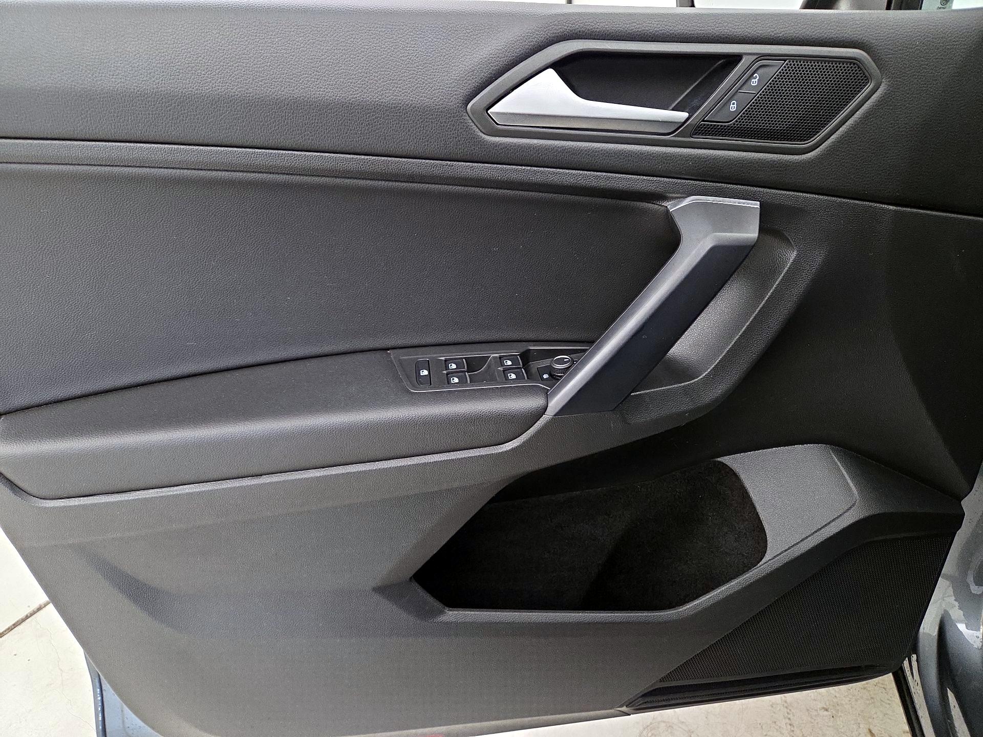 Thumbnail: 2021 Volkswagen Tiguan - 12