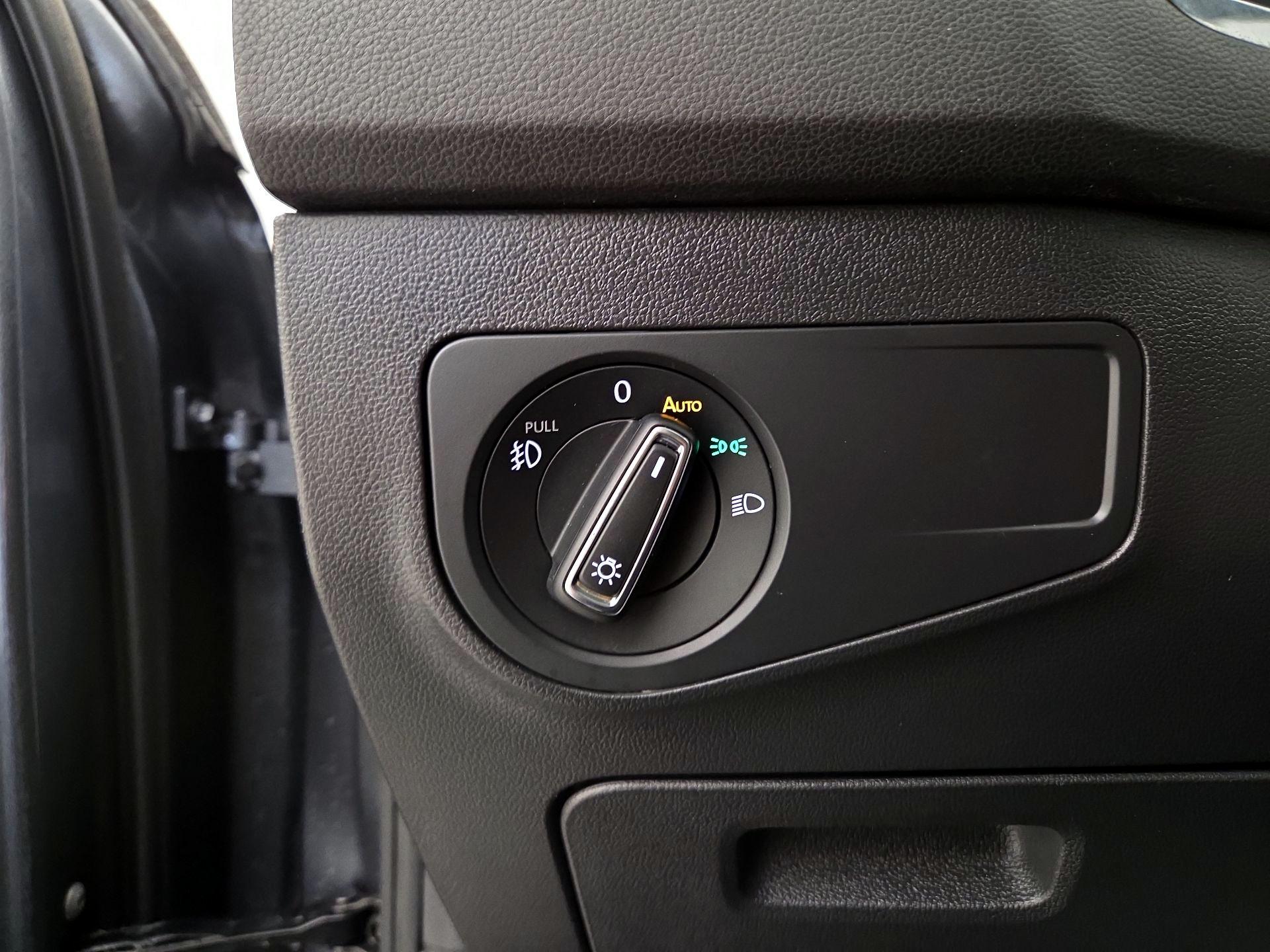 Thumbnail: 2021 Volkswagen Tiguan - 13