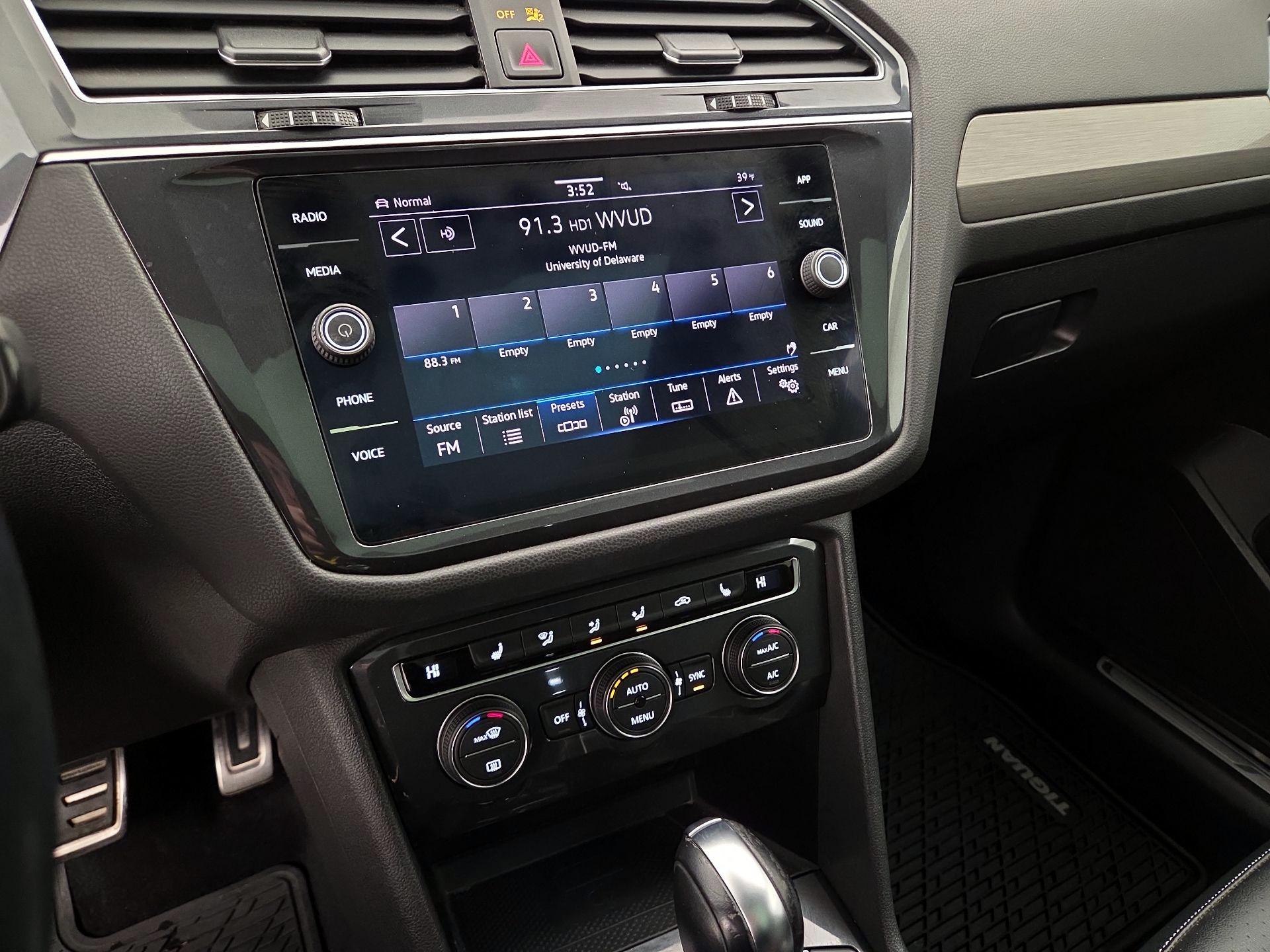 Thumbnail: 2021 Volkswagen Tiguan - 15