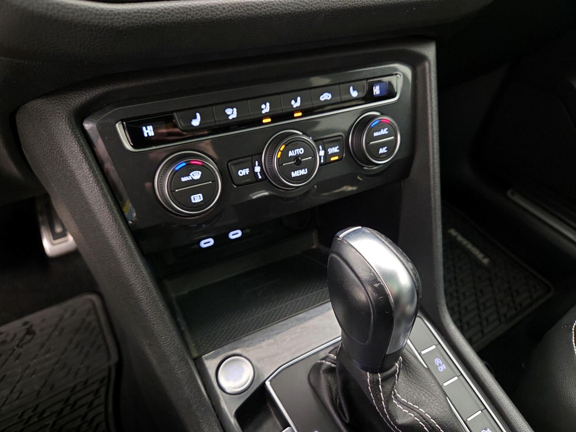 Thumbnail: 2021 Volkswagen Tiguan - 16