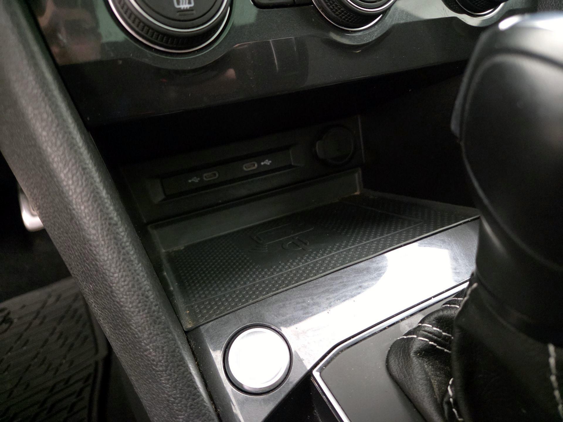 Thumbnail: 2021 Volkswagen Tiguan - 18