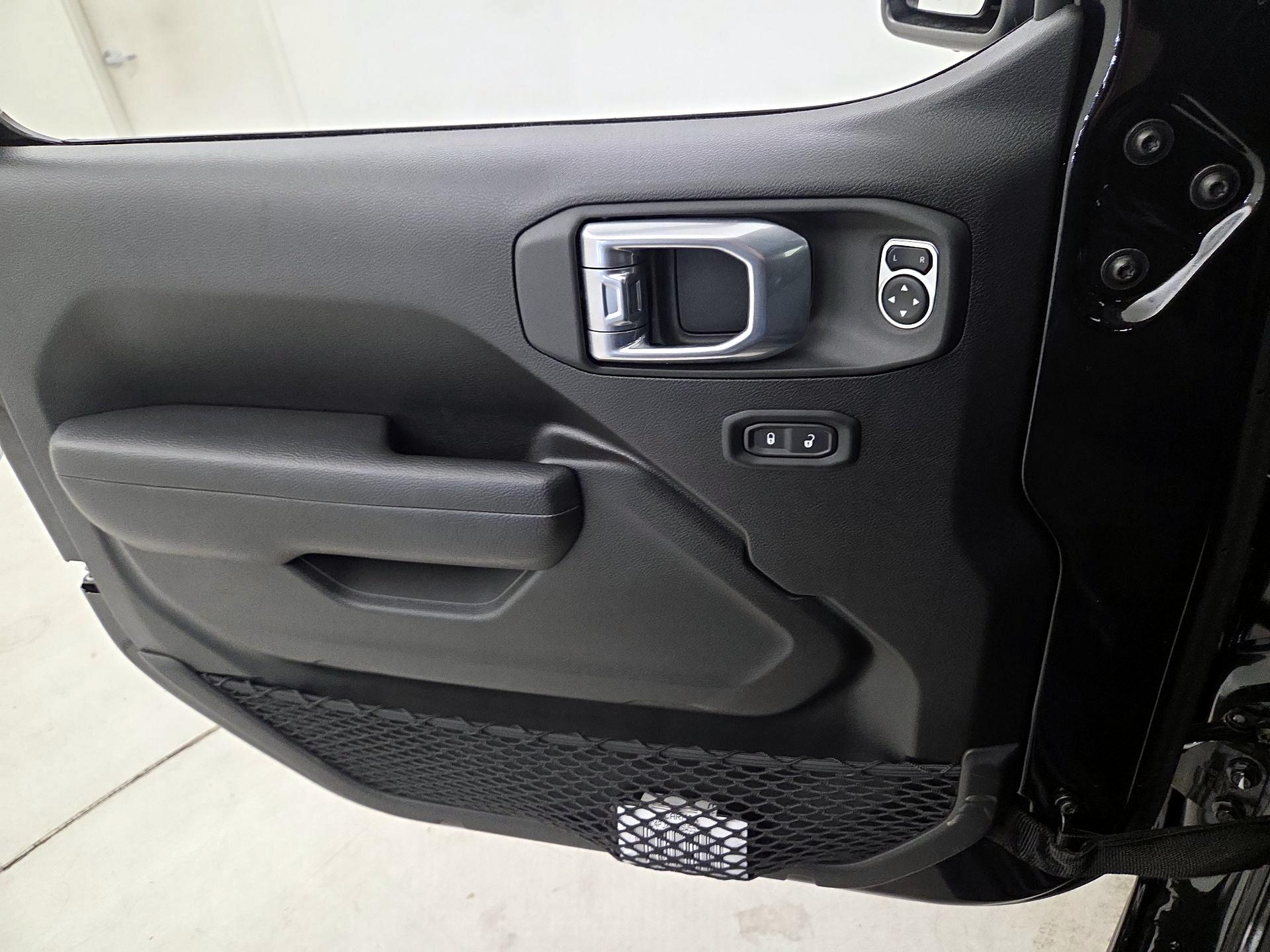 Thumbnail: 2025 Jeep Wrangler - 12