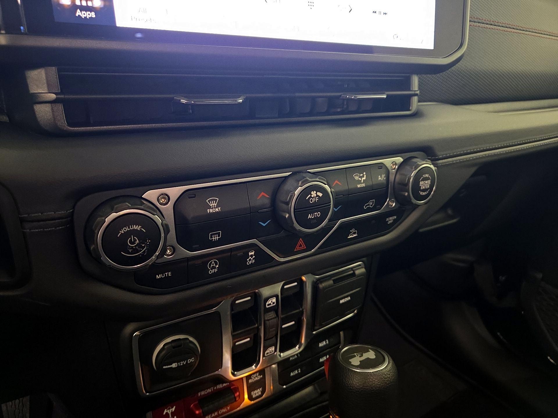 Thumbnail: 2025 Jeep Wrangler - 16