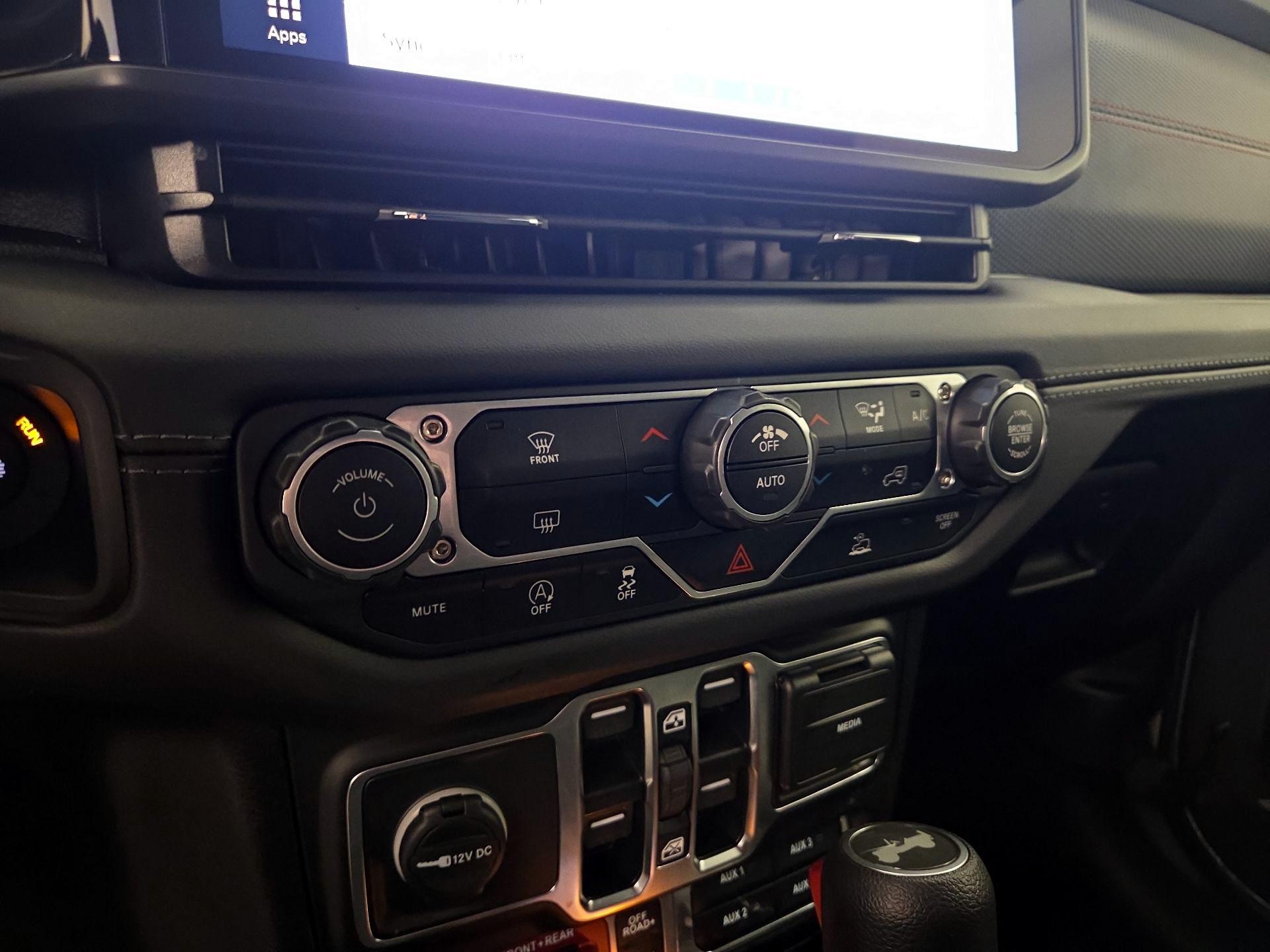 Thumbnail: 2025 Jeep Wrangler - 16