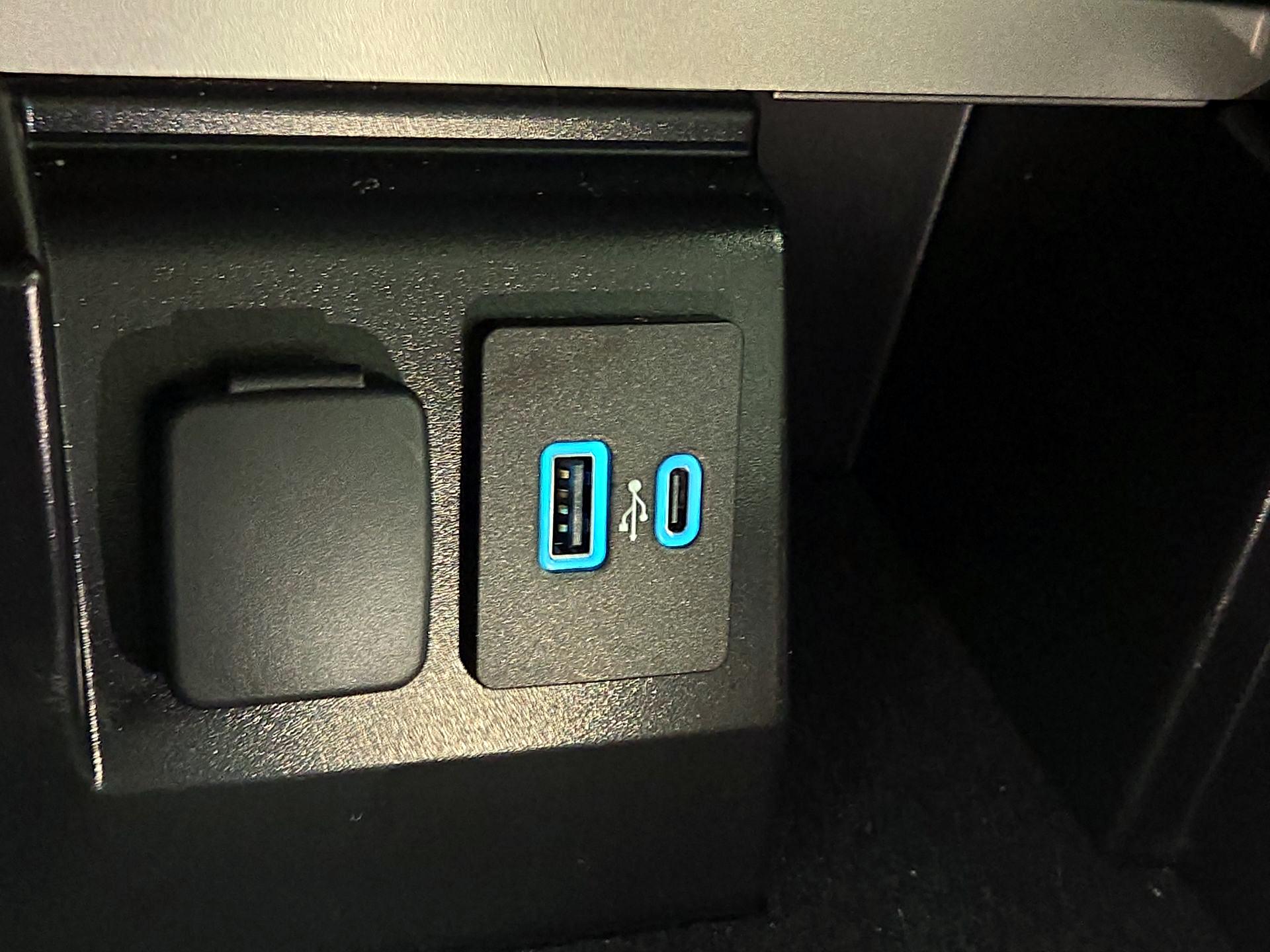 Thumbnail: 2023 Ford Explorer - 17