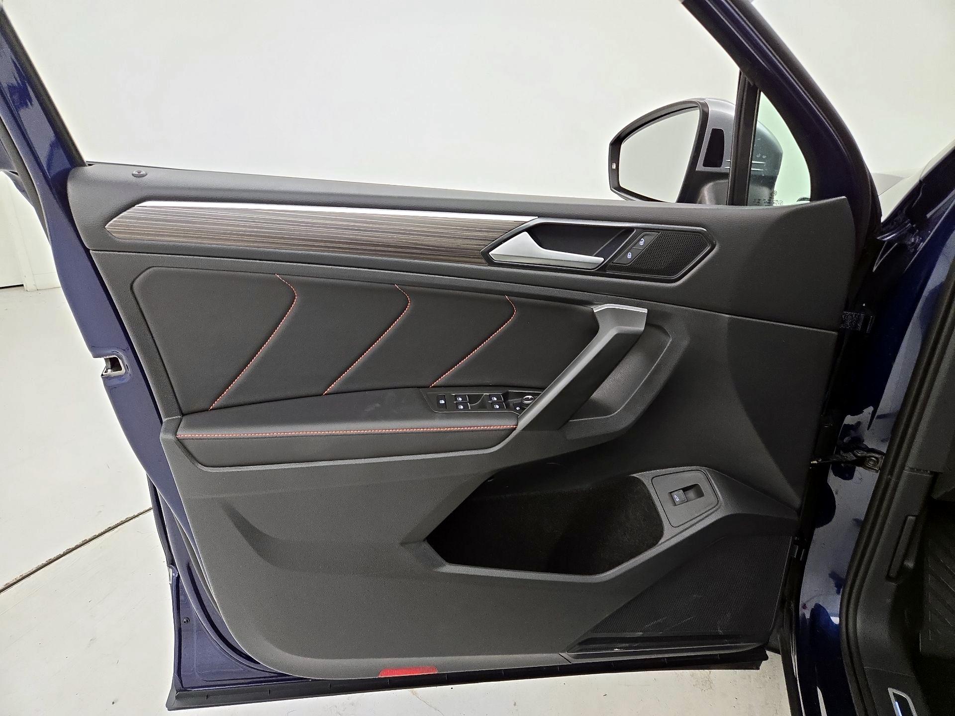 Thumbnail: 2024 Volkswagen Tiguan - 12