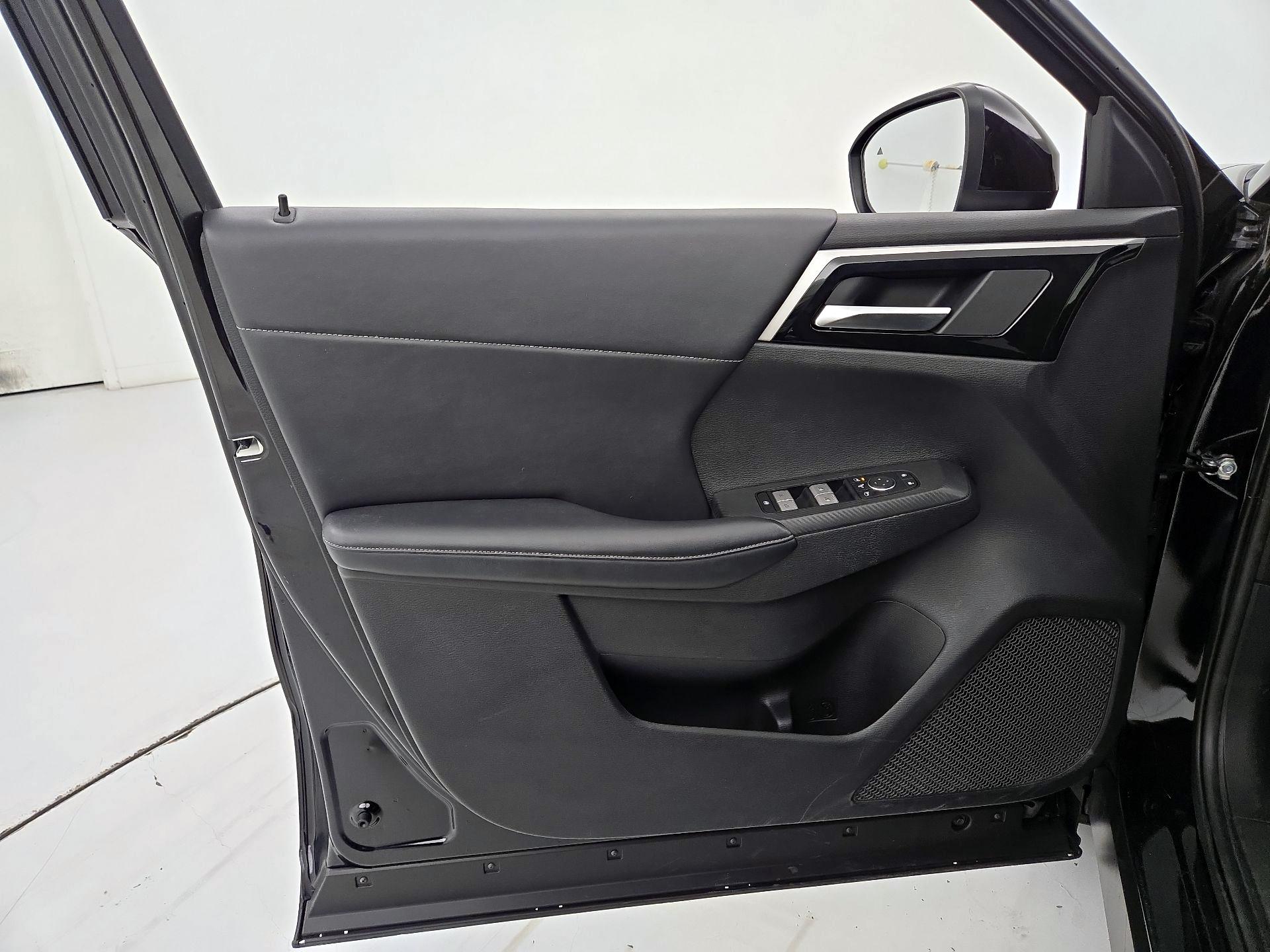 Thumbnail: 2024 Mitsubishi Outlander - 12