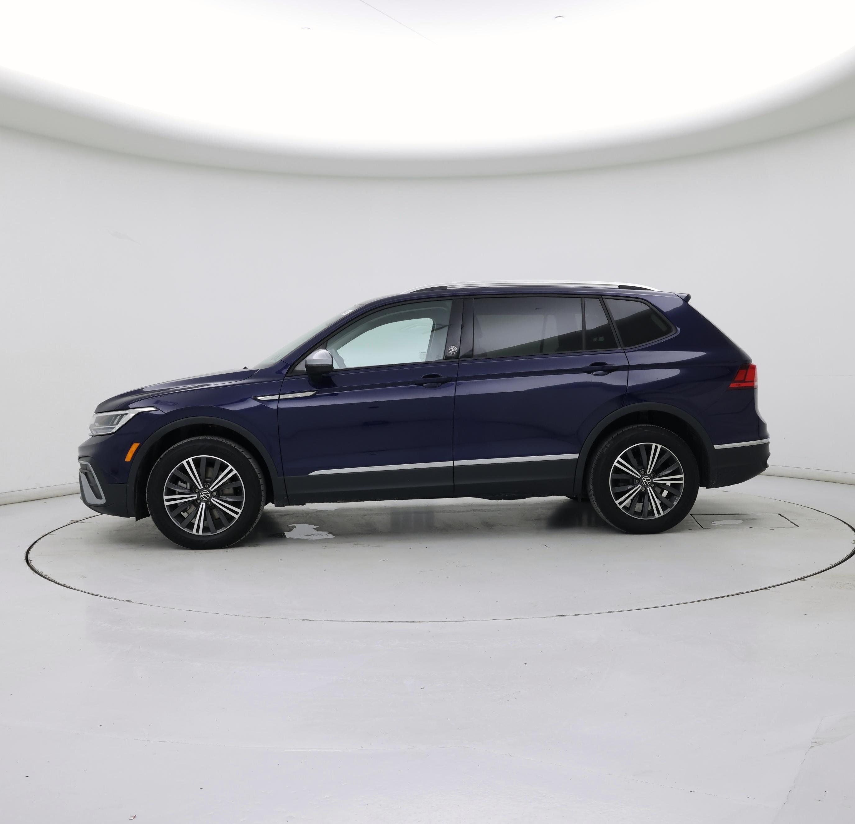 Thumbnail: 2024 Volkswagen Tiguan - 3