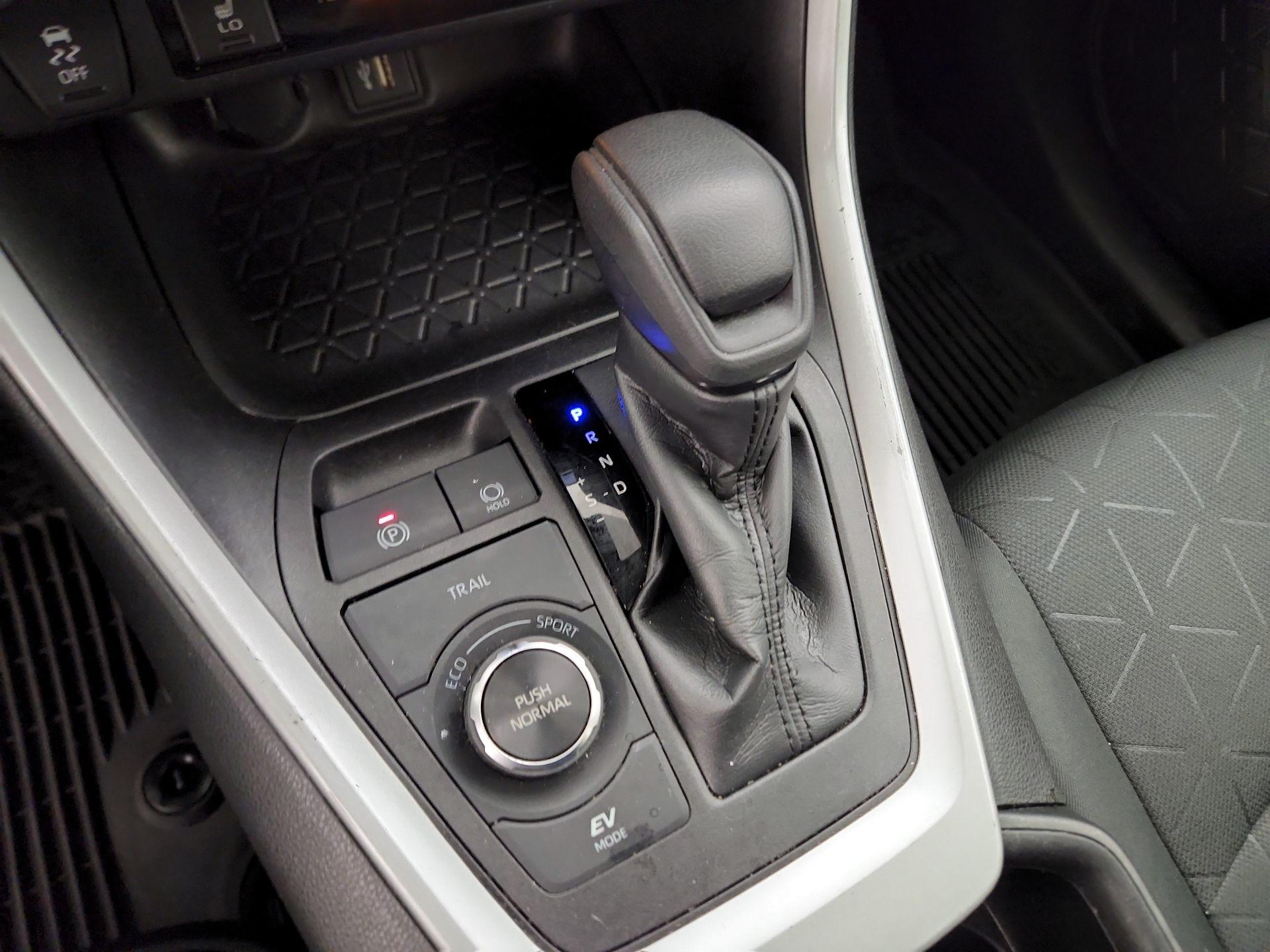 Thumbnail: 2023 Toyota RAV4 - 17