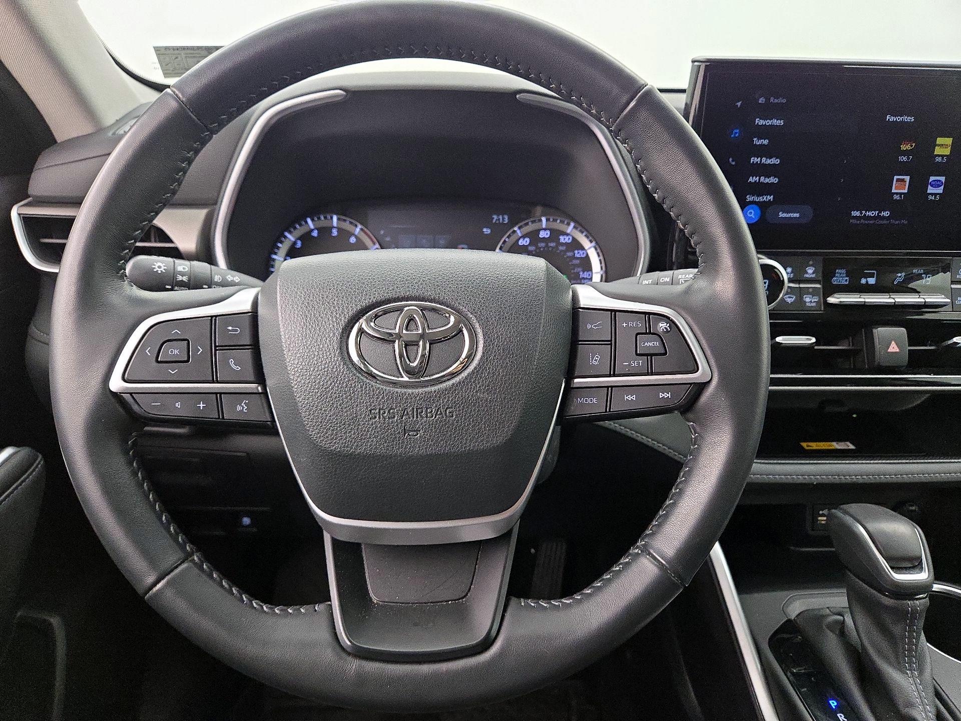 Thumbnail: 2023 Toyota Highlander - 10