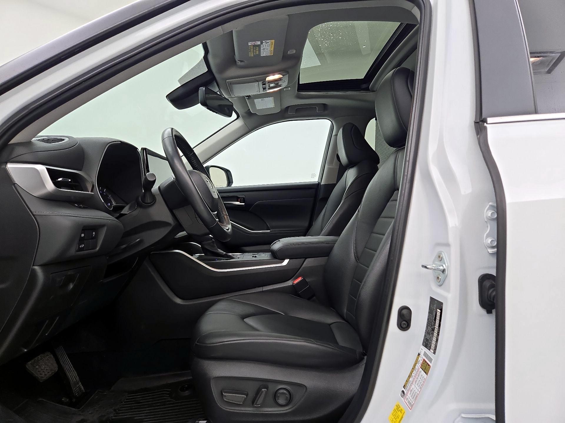 Thumbnail: 2023 Toyota Highlander - 11