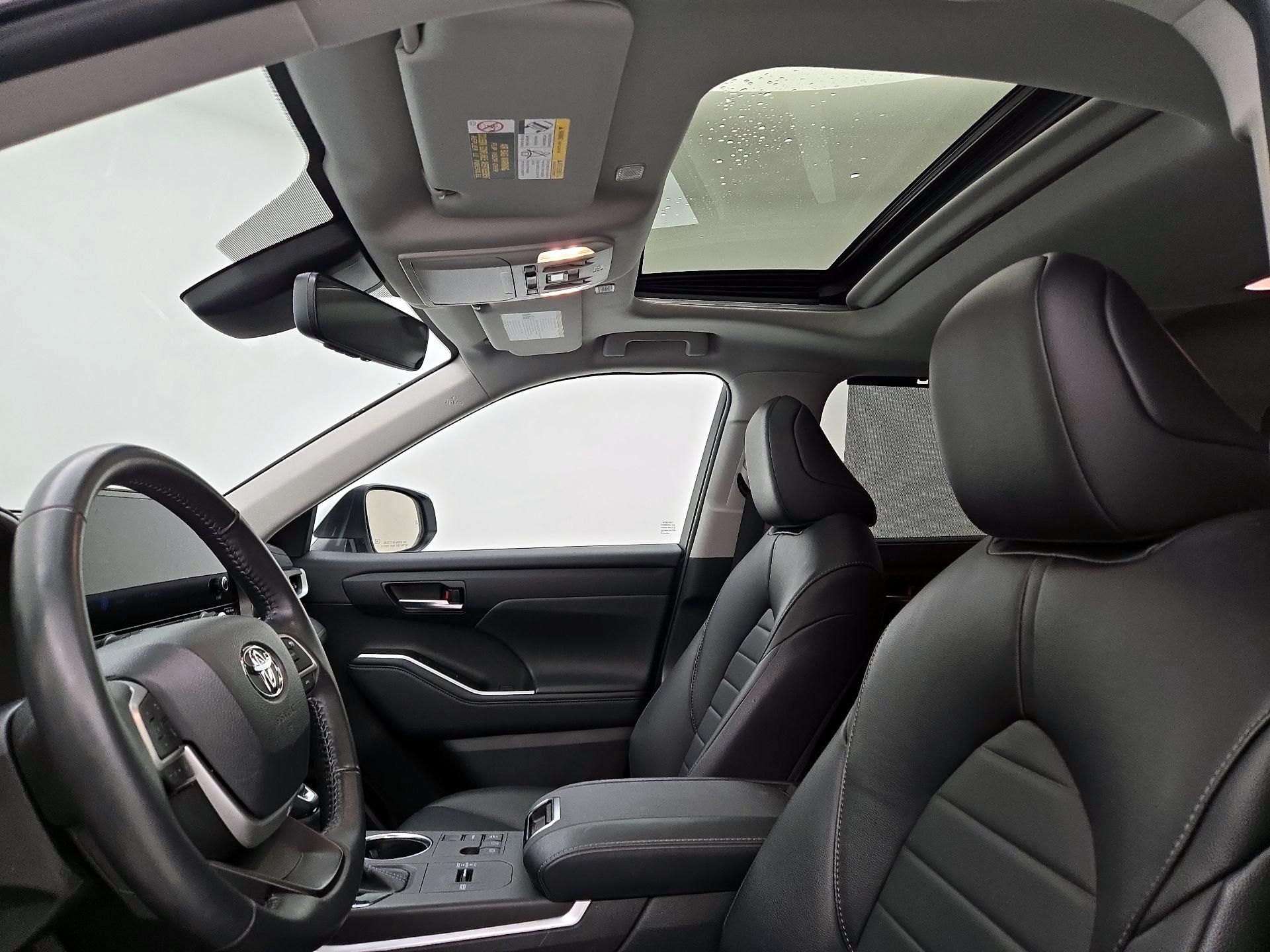 Thumbnail: 2023 Toyota Highlander - 18