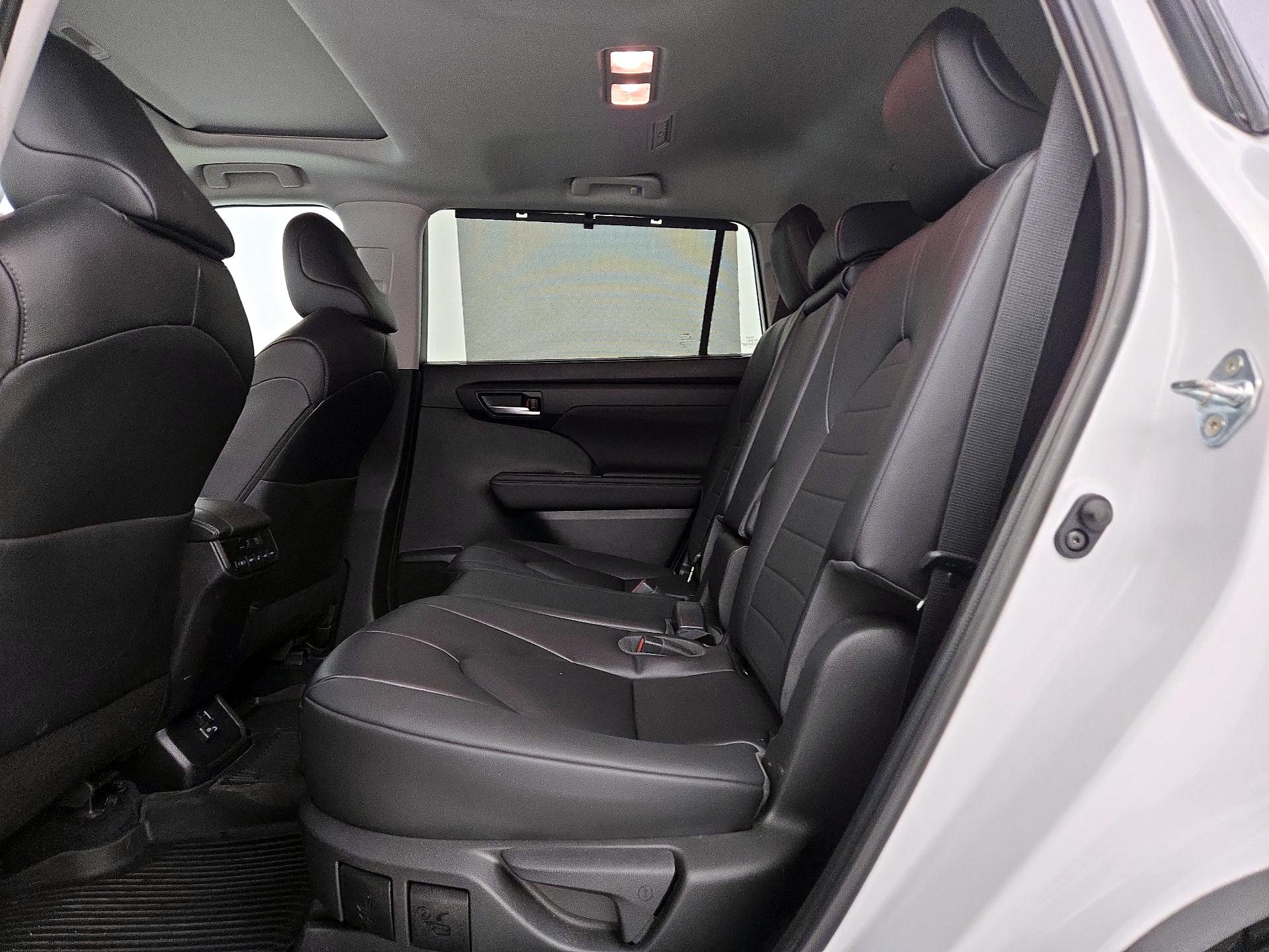 Thumbnail: 2023 Toyota Highlander - 19