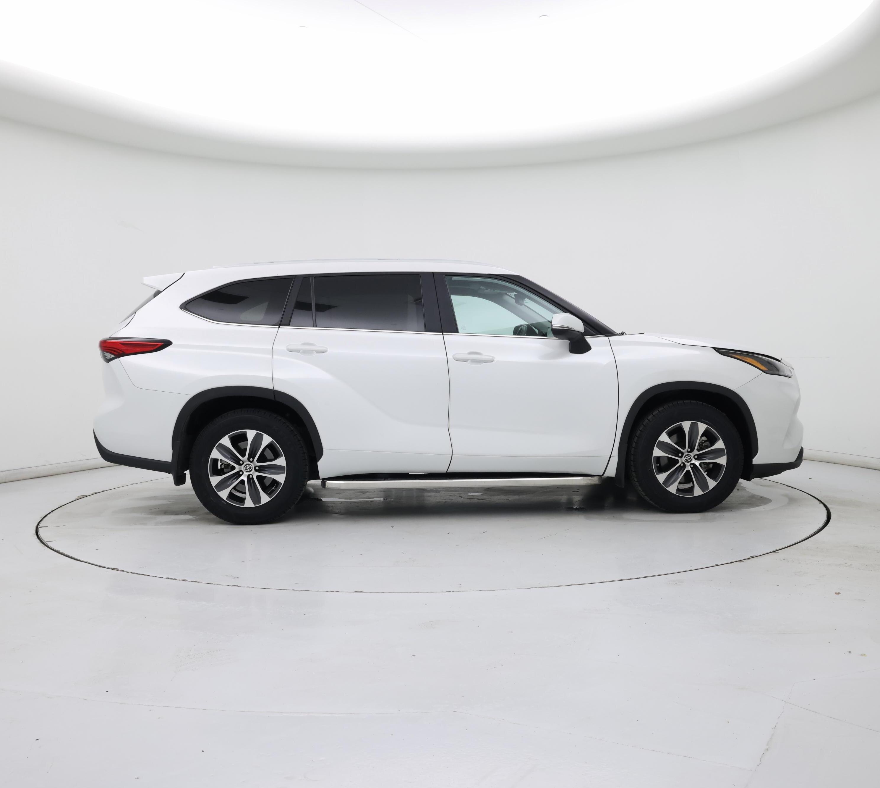 Thumbnail: 2023 Toyota Highlander - 7