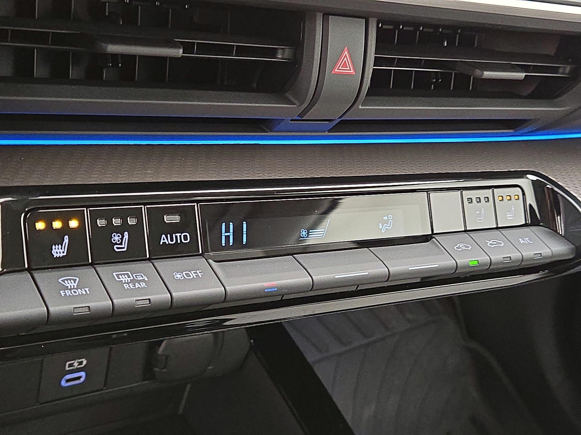 Thumbnail: 2024 Toyota Prius - 15