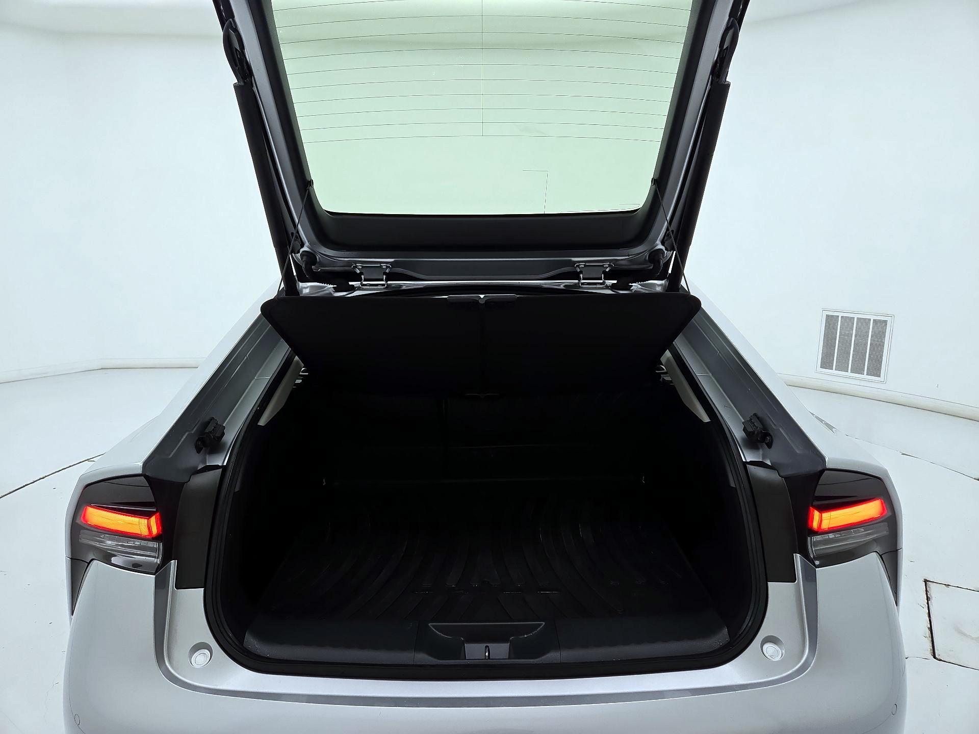 Thumbnail: 2024 Toyota Prius - 20