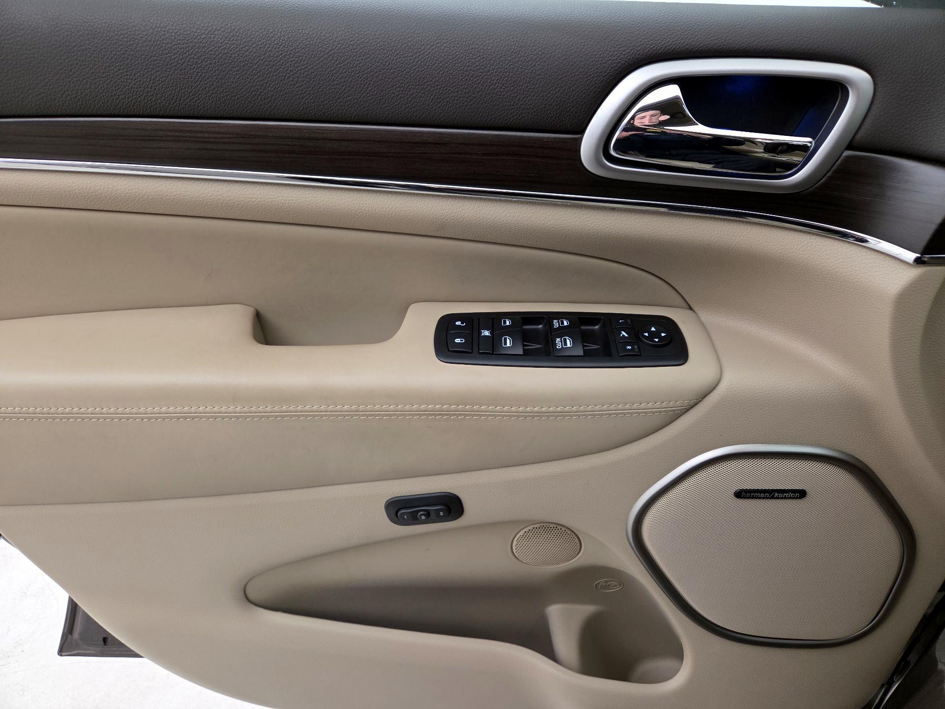 Thumbnail: 2018 Jeep Grand Cherokee - 12