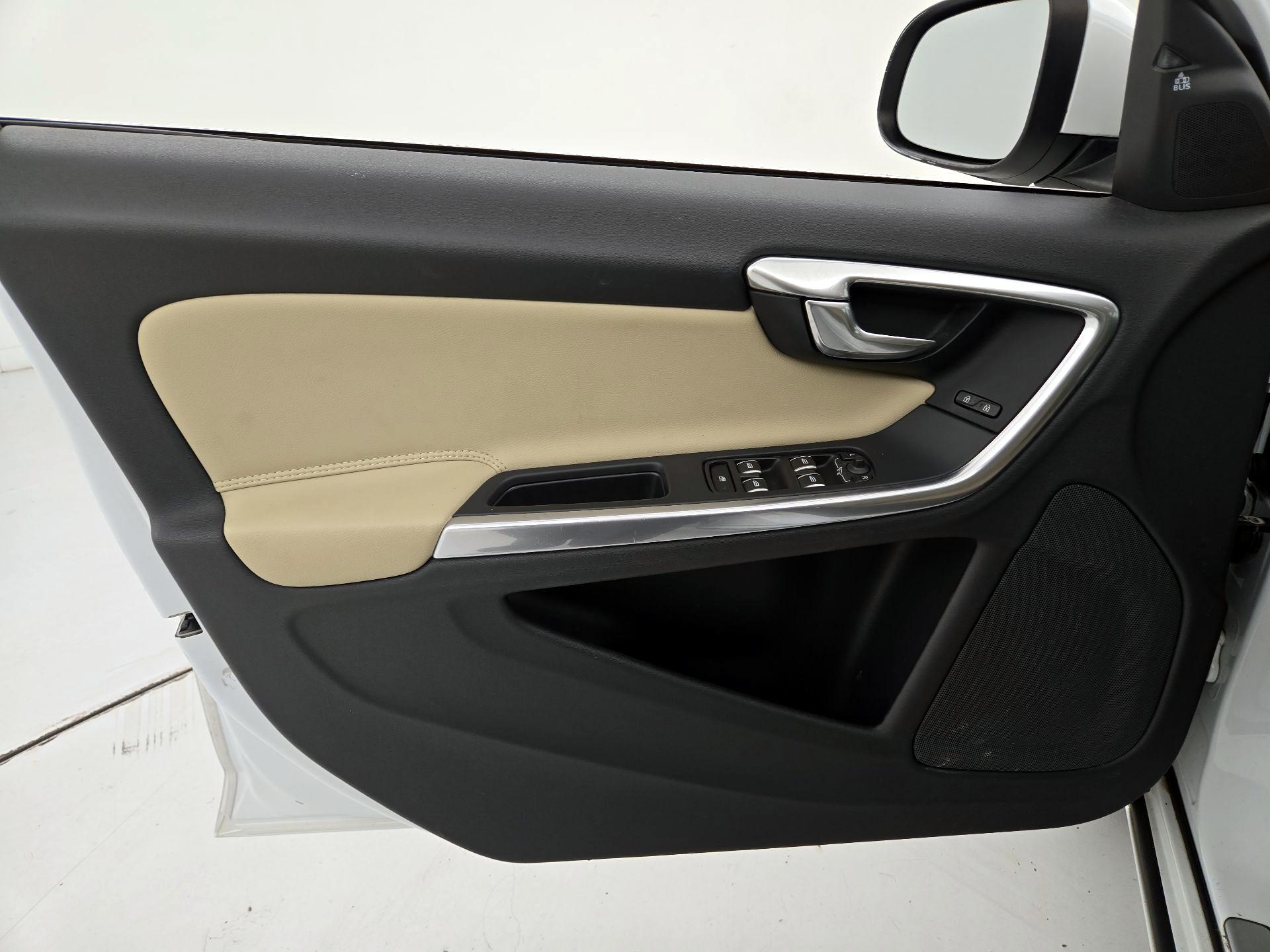 Thumbnail: 2018 Volvo S60 - 12