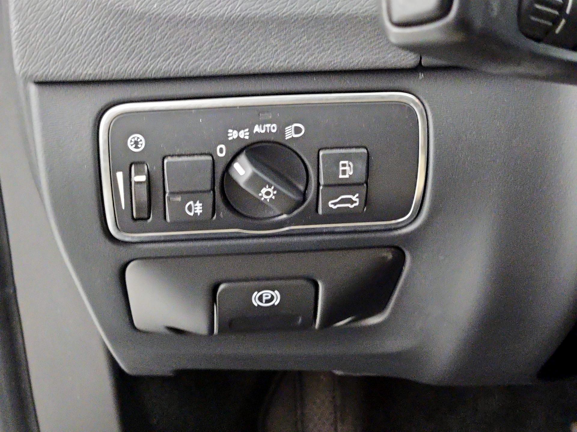 Thumbnail: 2018 Volvo S60 - 13