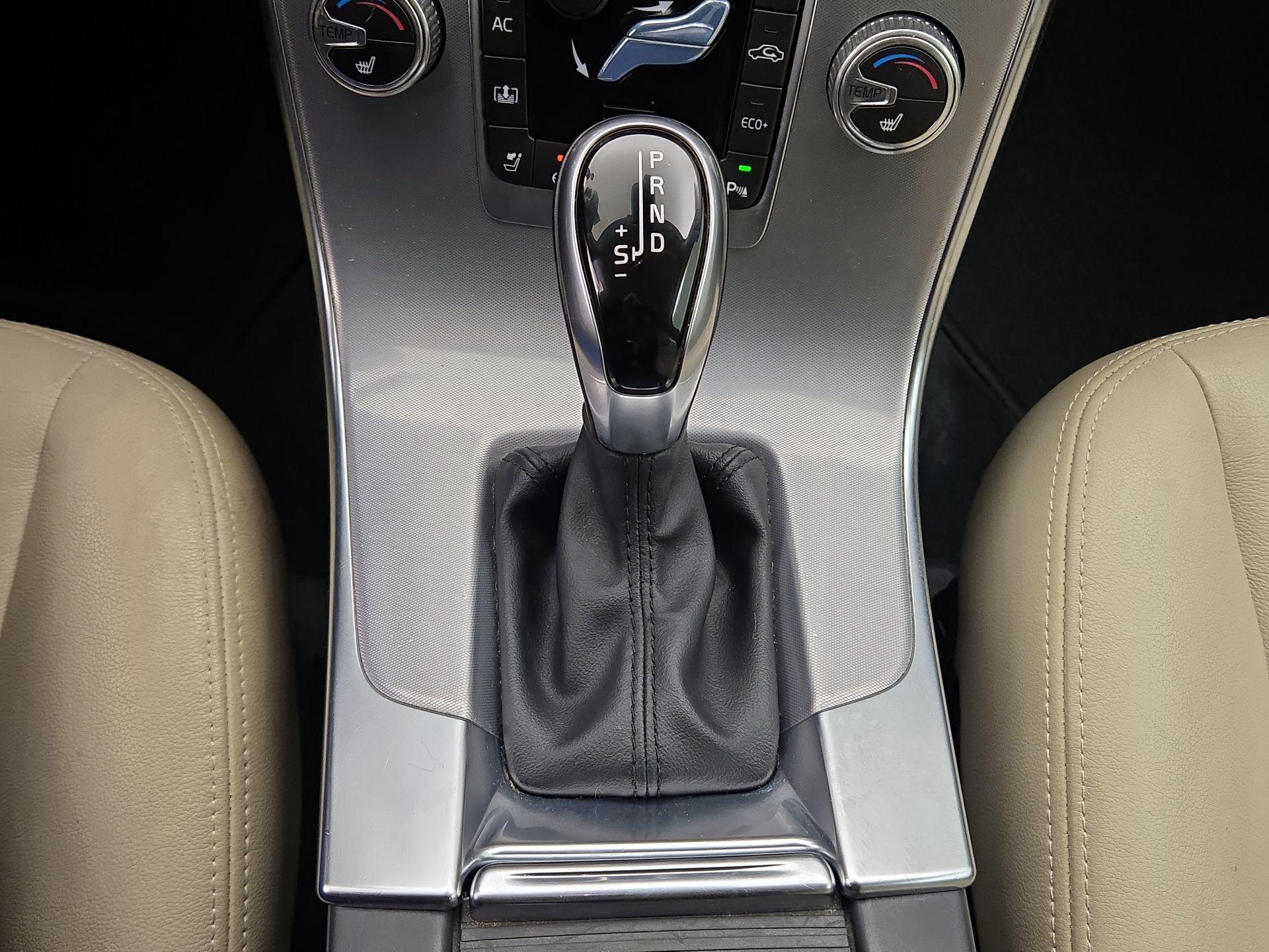 Thumbnail: 2018 Volvo S60 - 17