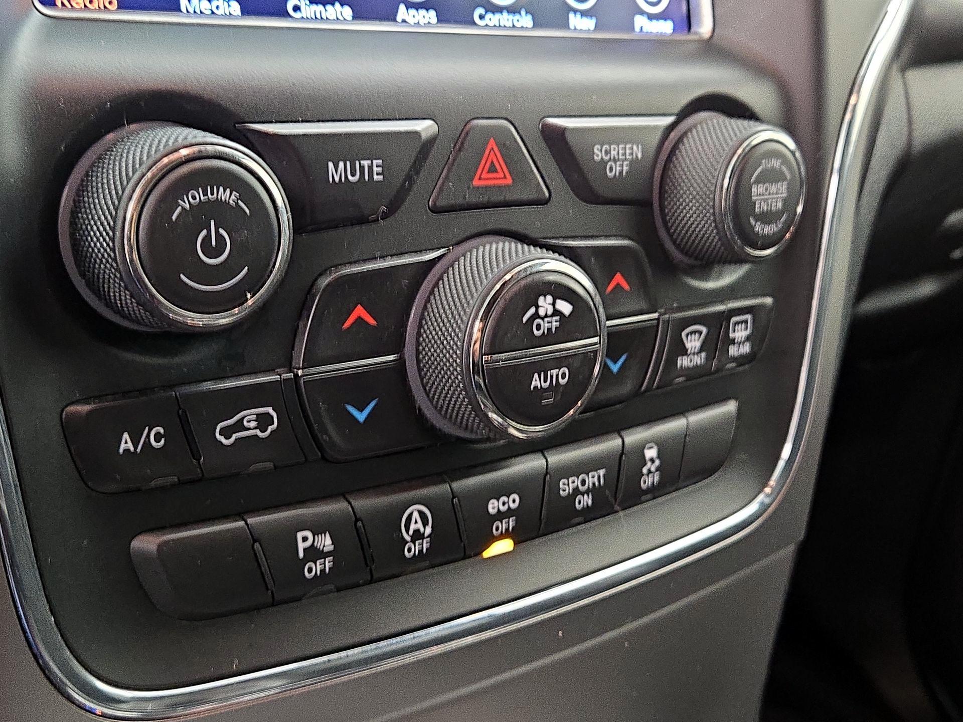 Thumbnail: 2018 Jeep Grand Cherokee - 16