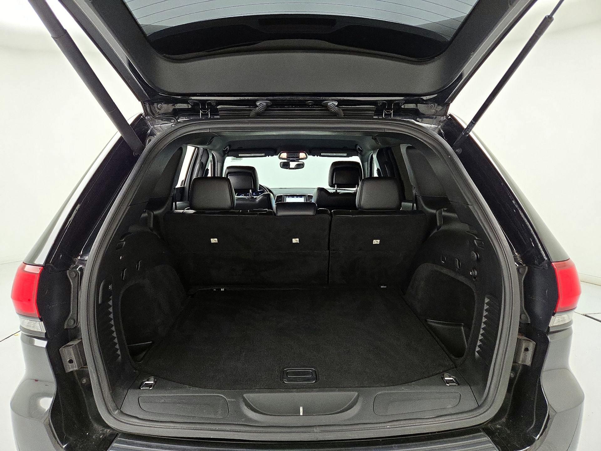 Thumbnail: 2018 Jeep Grand Cherokee - 20