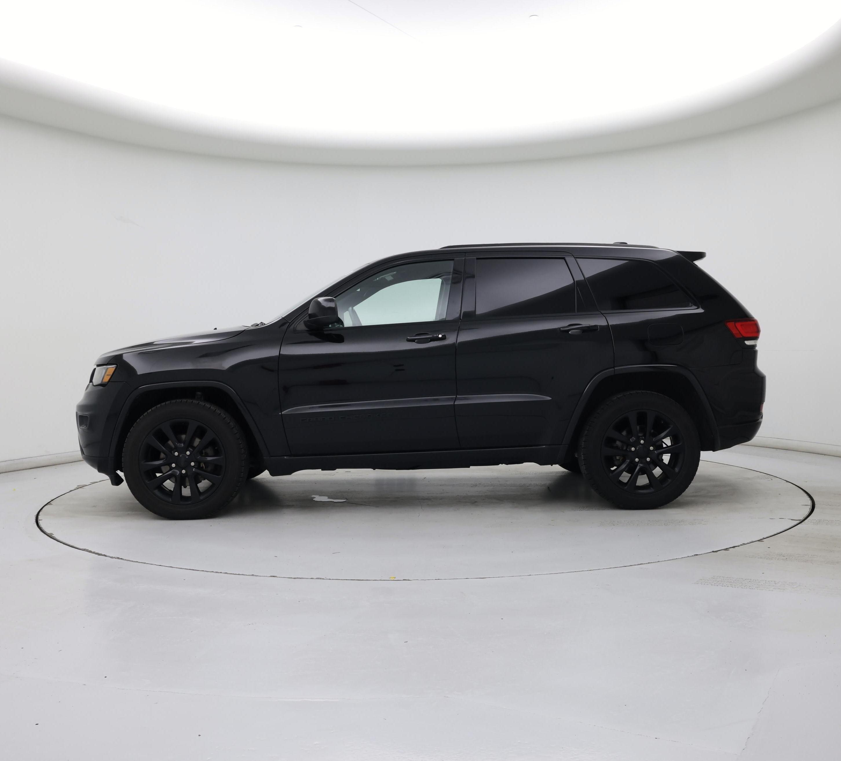 Thumbnail: 2018 Jeep Grand Cherokee - 3