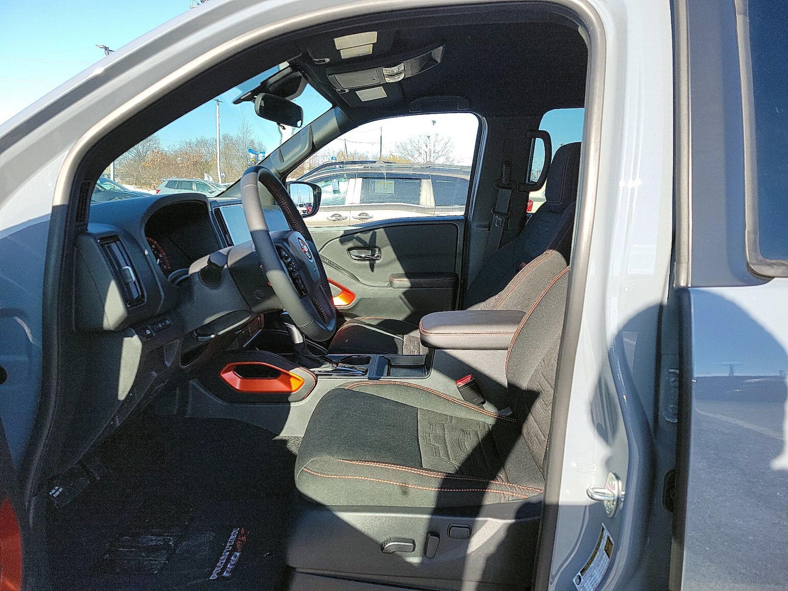 2025 Nissan Frontier PRO-4X - Photo 11
