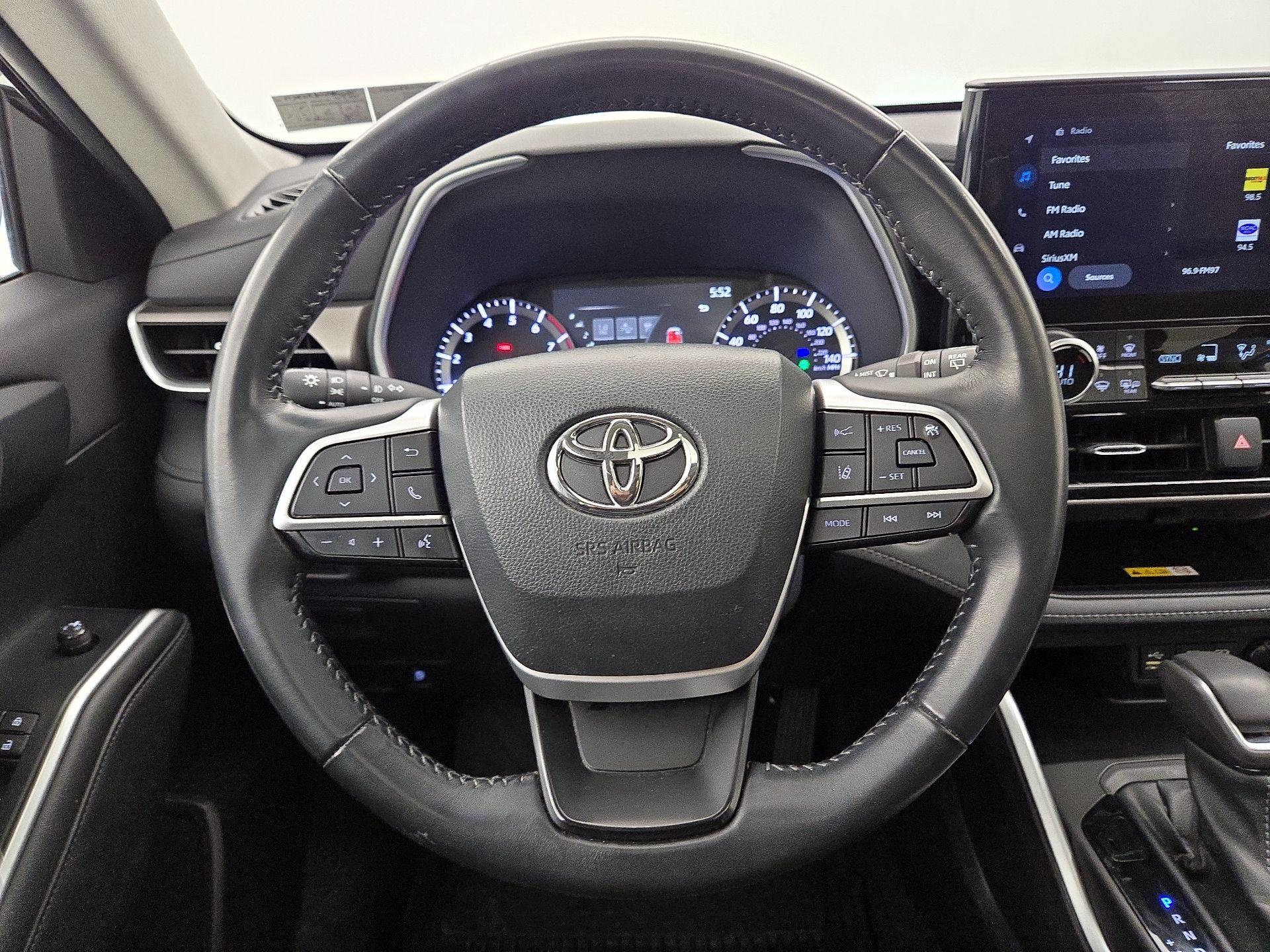 Thumbnail: 2023 Toyota Highlander - 10