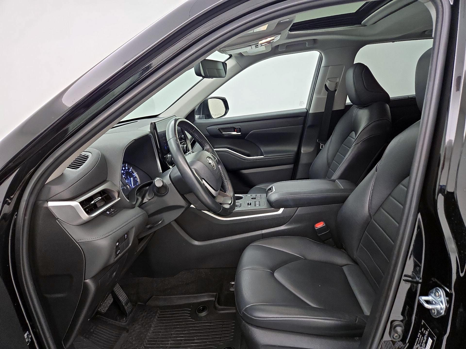 Thumbnail: 2023 Toyota Highlander - 11