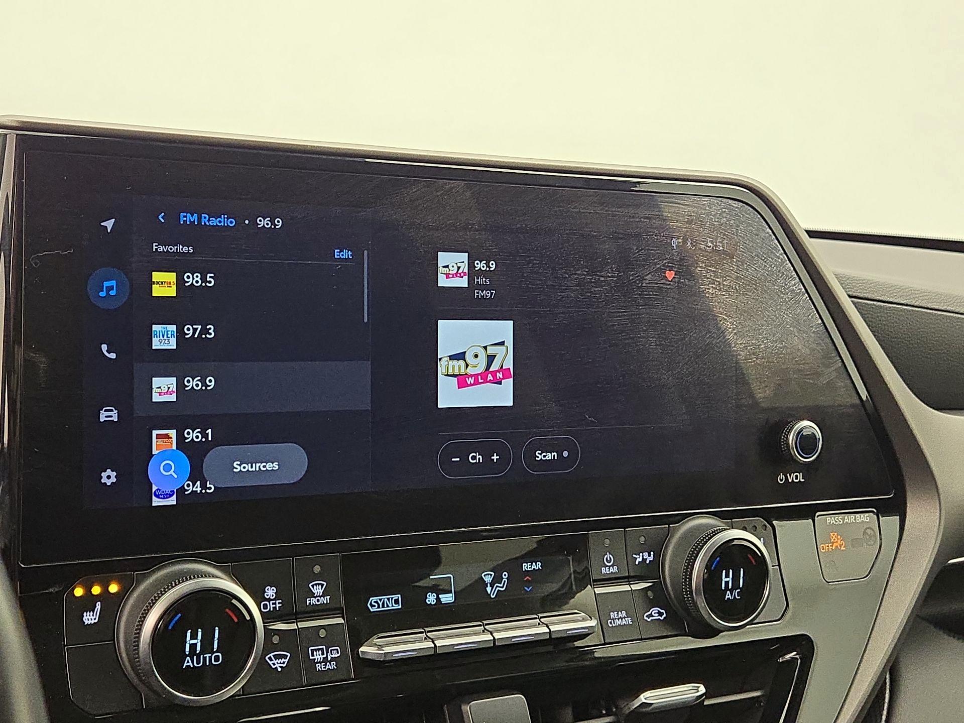 Thumbnail: 2023 Toyota Highlander - 15