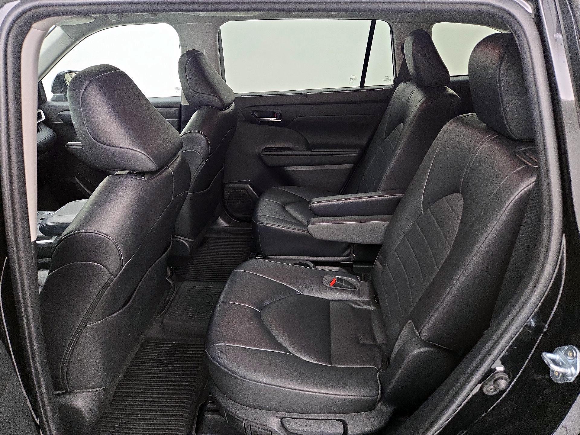 Thumbnail: 2023 Toyota Highlander - 20