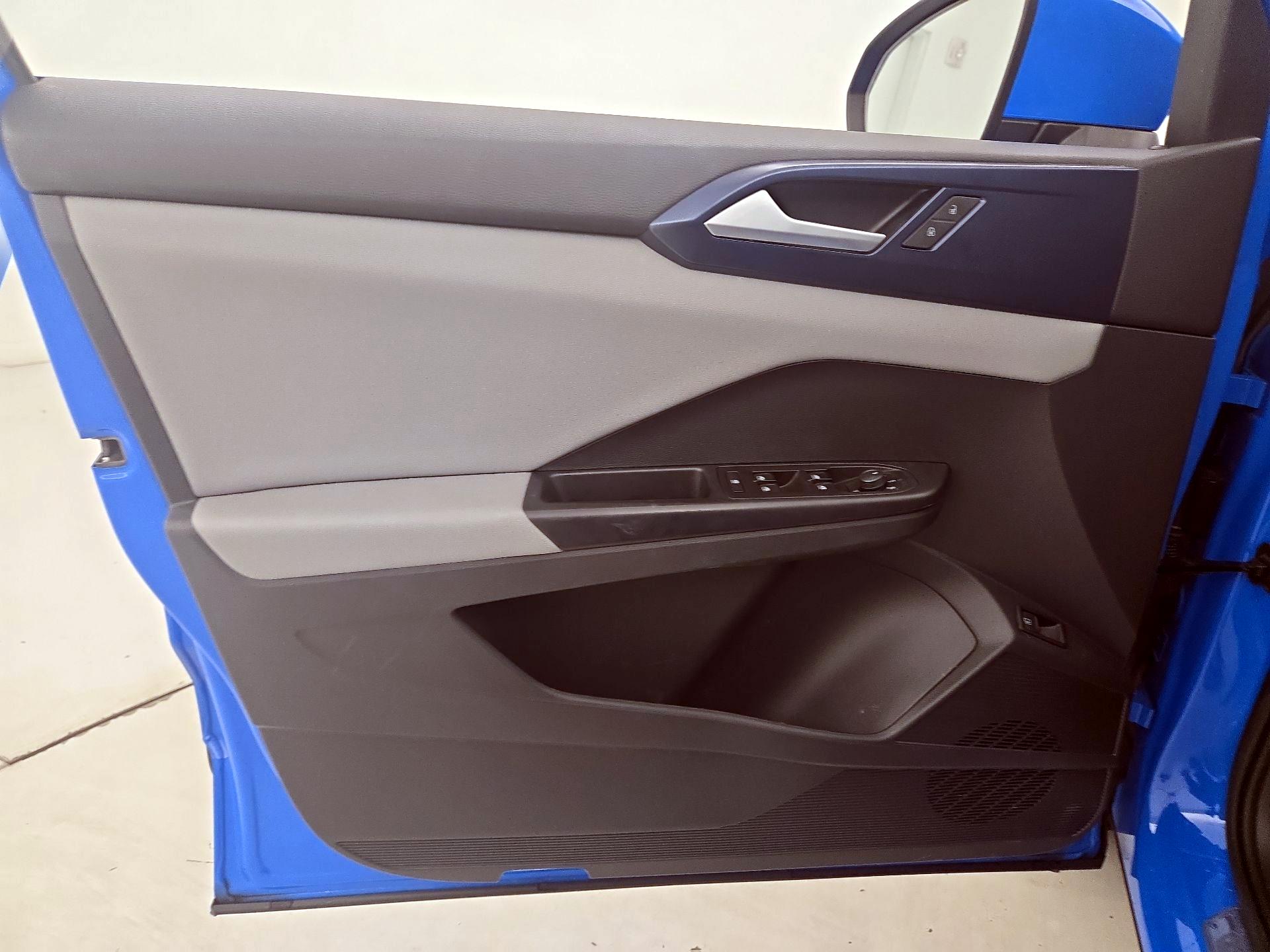 Thumbnail: 2022 Volkswagen Taos - 12